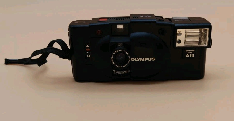 [Near MINT] Video Tested Olympus XA2 Black 35mm Film Camera w/ A11 Flash JAPAN