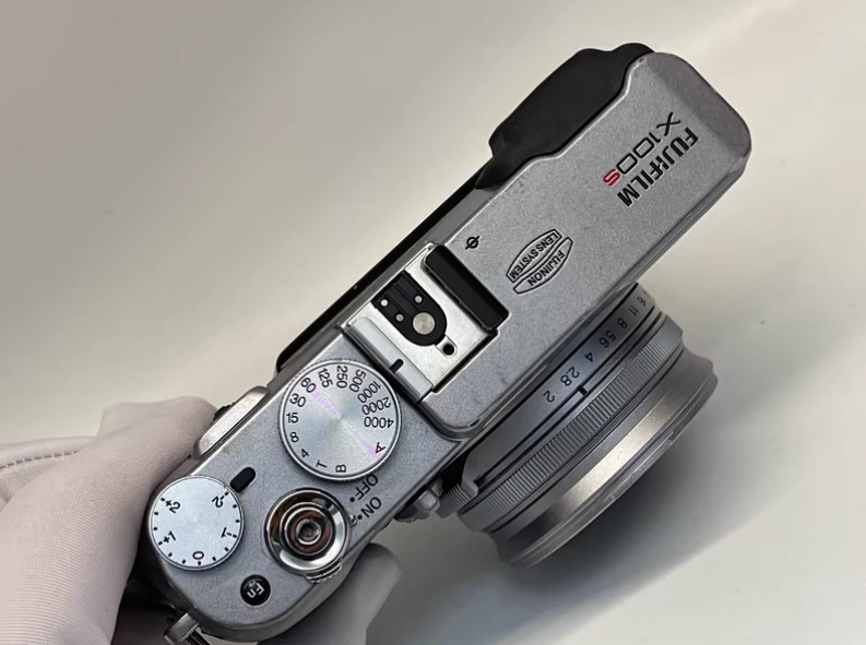 FUJIFILM FinePix X100S Silver 16.3MP Compact Digital Camera Point & Shot 90%New