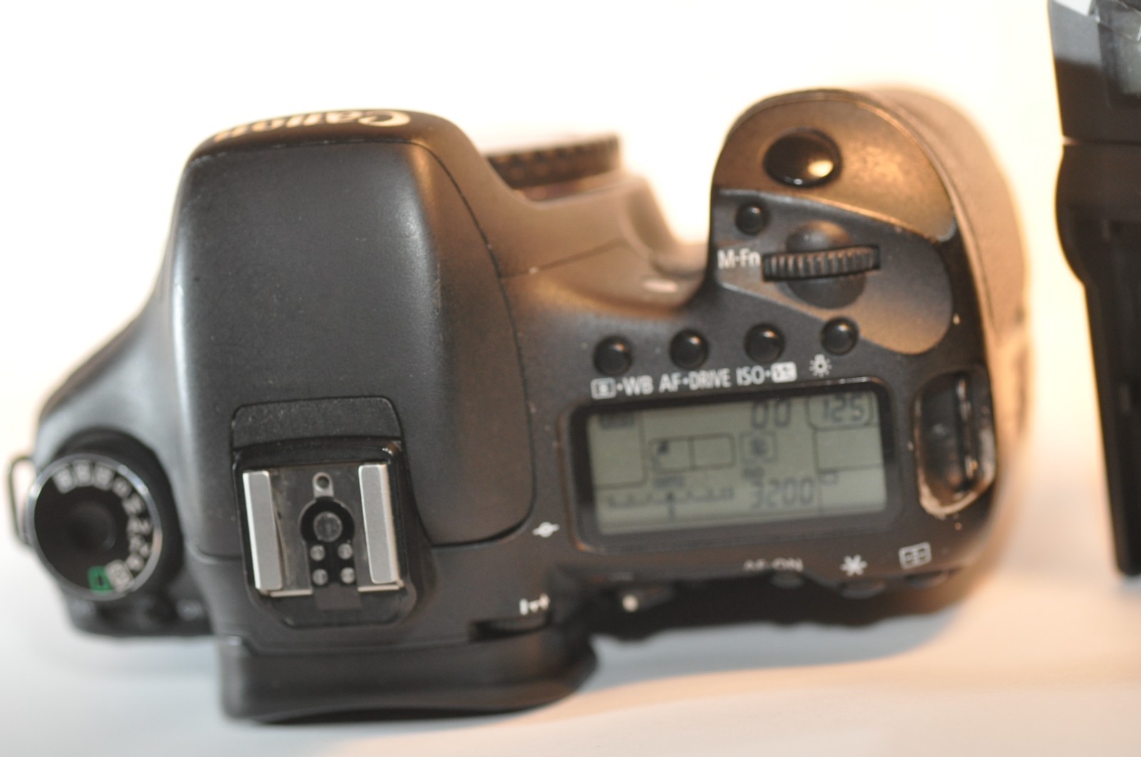 Canon 7D 18.0 MP DSLR camera body ONLY battery charger 1GB card TESTED working