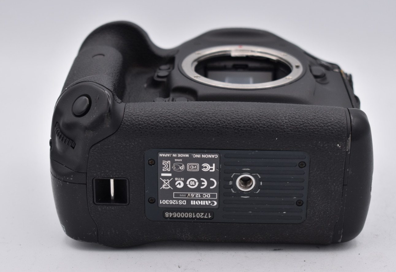 Canon EOS 1DX DSLR Camera Body {18.1MP} (For Parts and Repair)