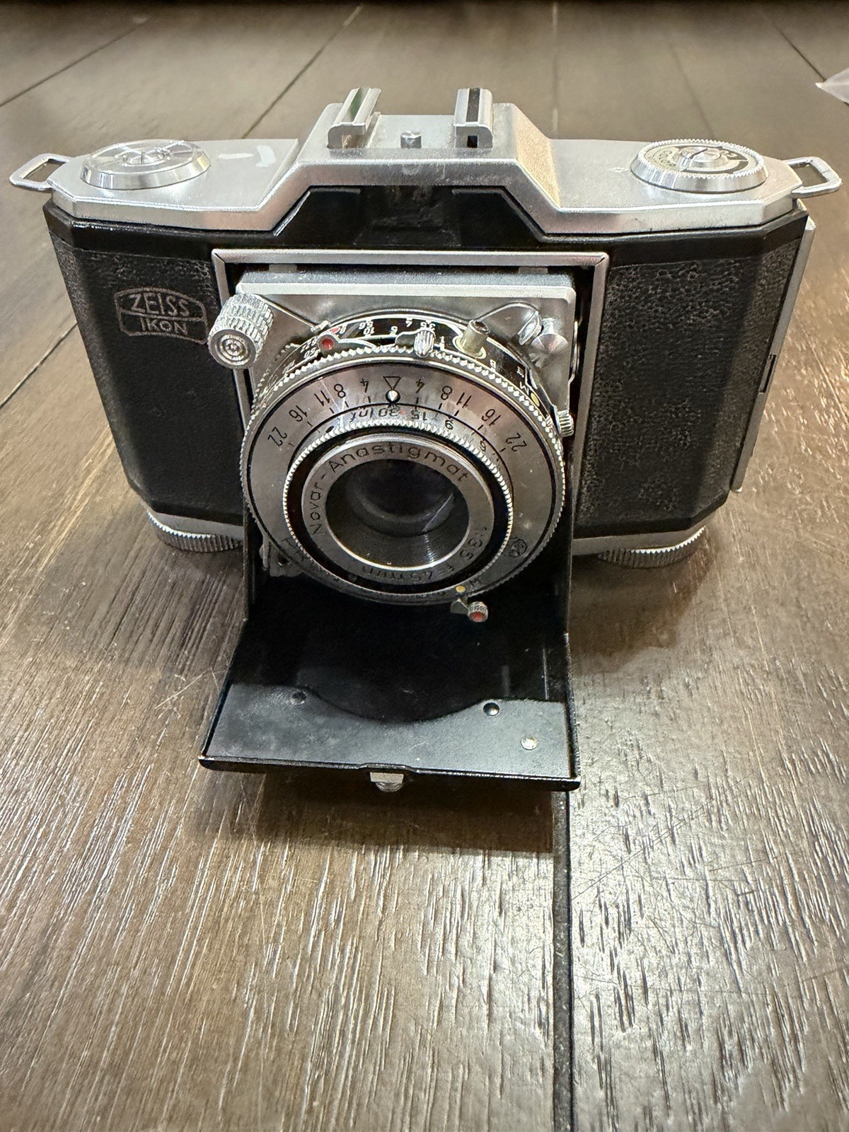 Vintage Zeiss Ikon Ikonta 522/24 35mm Folding Film Camera 45mm f/3.5 Lens W/Film