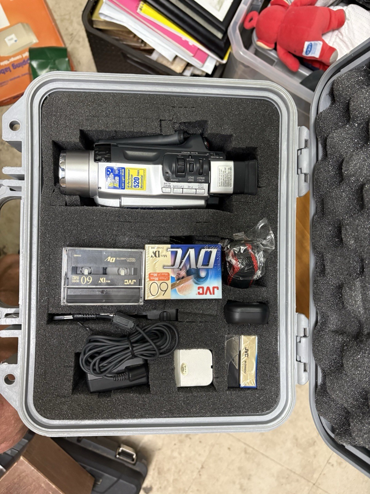JVC GR-DVL520U Night Alive MiniDV Camcorder 10x/400x 2.5″ LCD Light DV