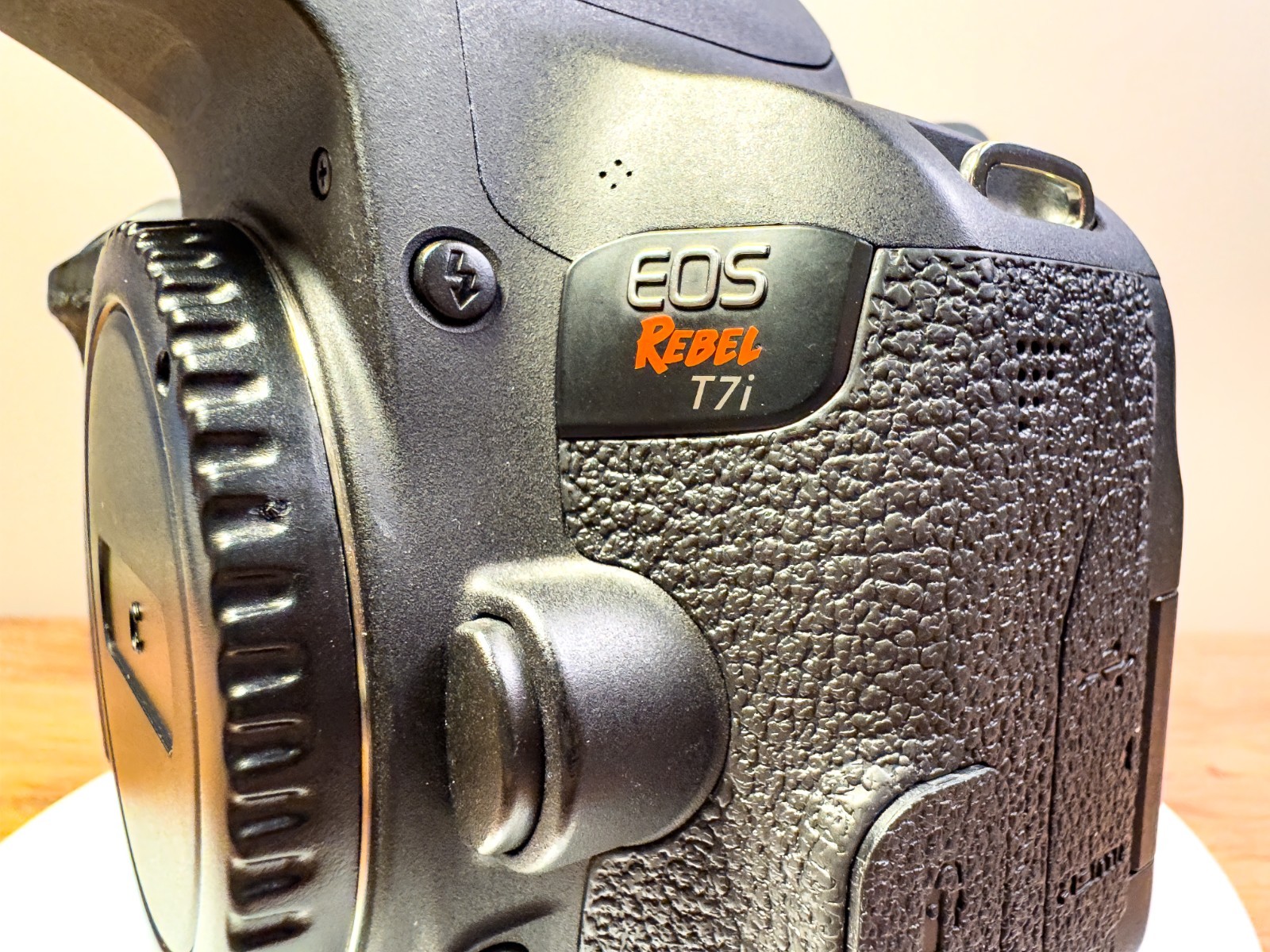 Canon EOS Rebel T7i 800D DSLR Camera w/ MF 85mm f/1.8 Portrait Lens