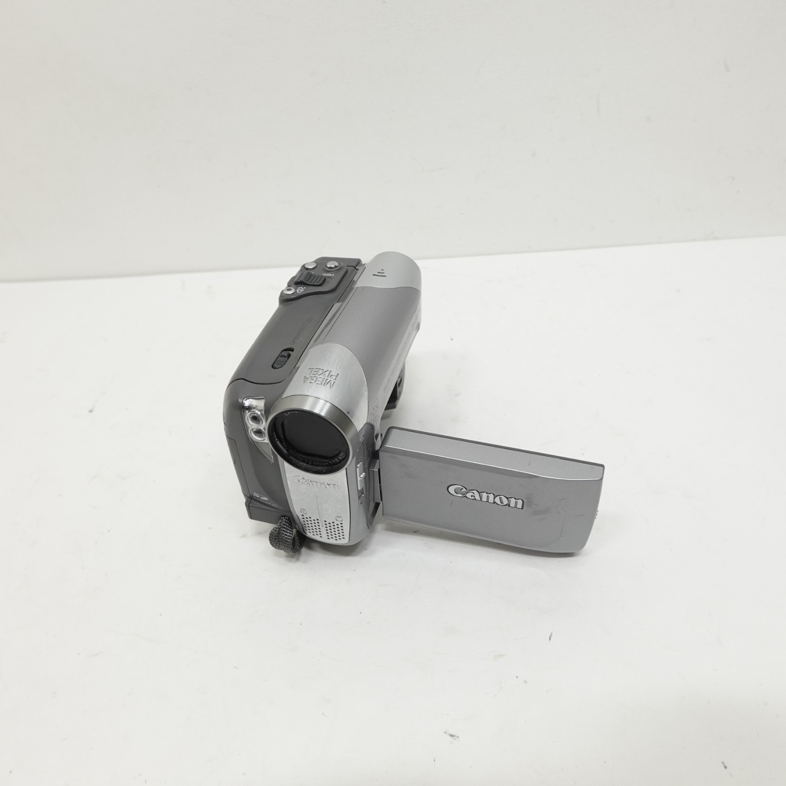 Canon ELURA 100 MiniDV Digital Video Camcorder W/o Battery & Charger