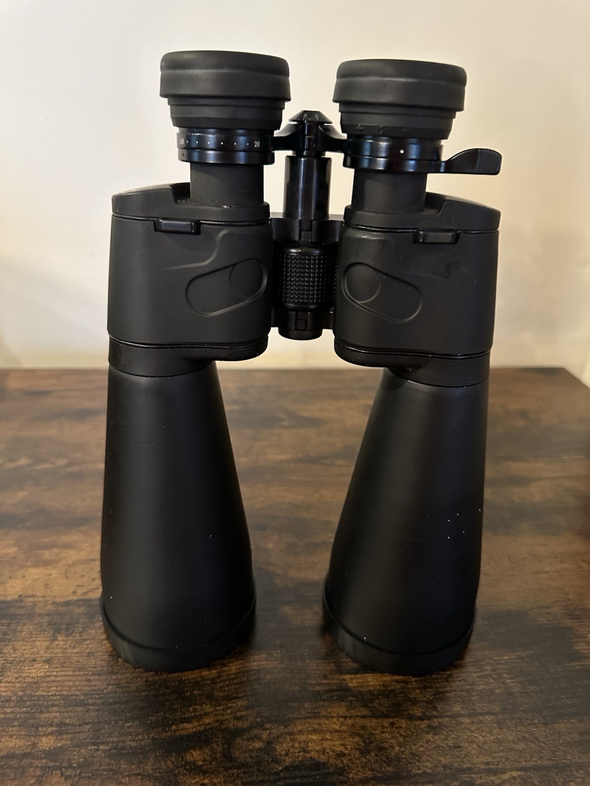 Celestron SkyMaster 20-100 X 70 Zoom Fov 1.25 @ 20x Binoculars Optics Black