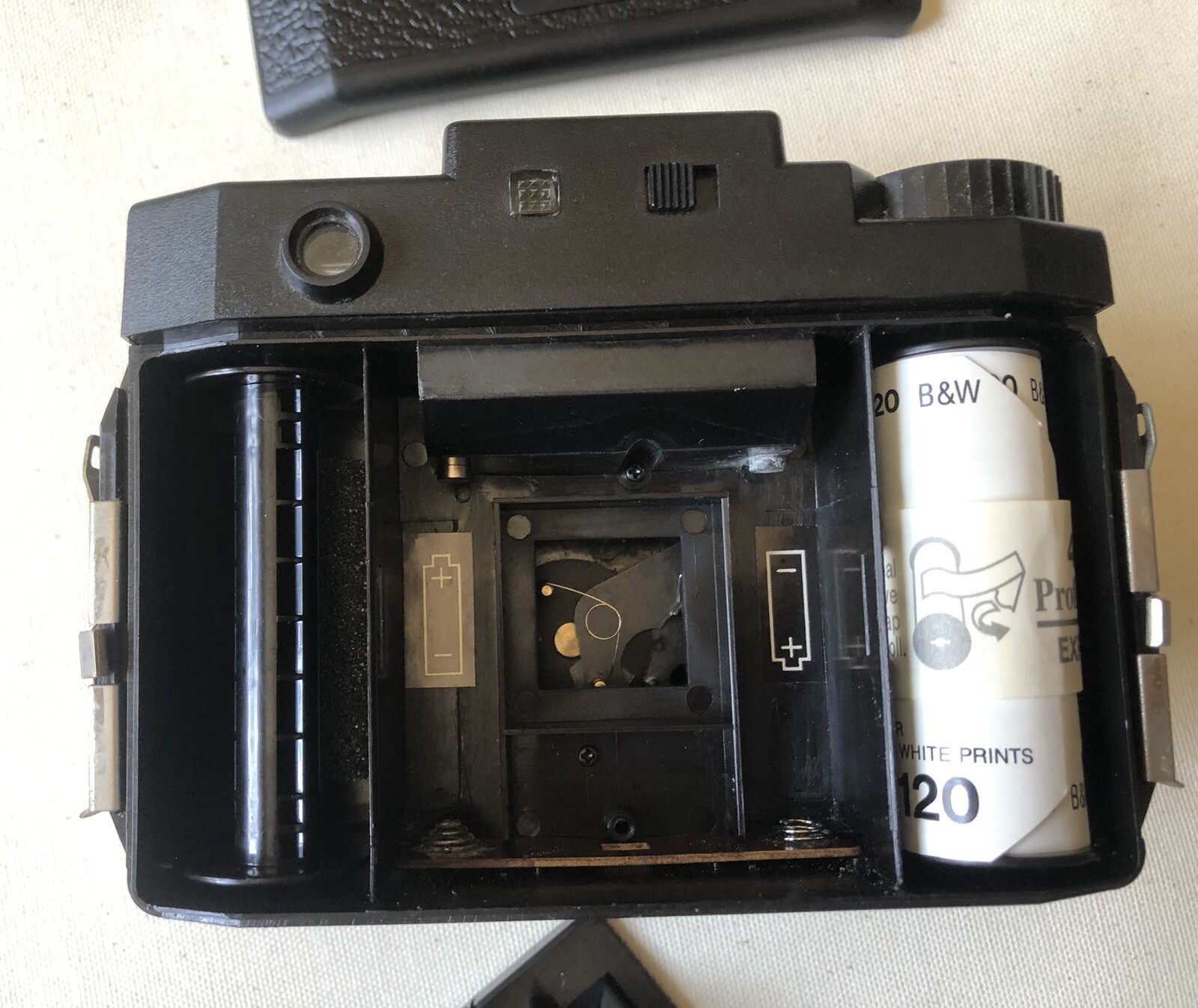 HOLGA 120 SF – = Medium format SLR Film Camera with lens & flash –