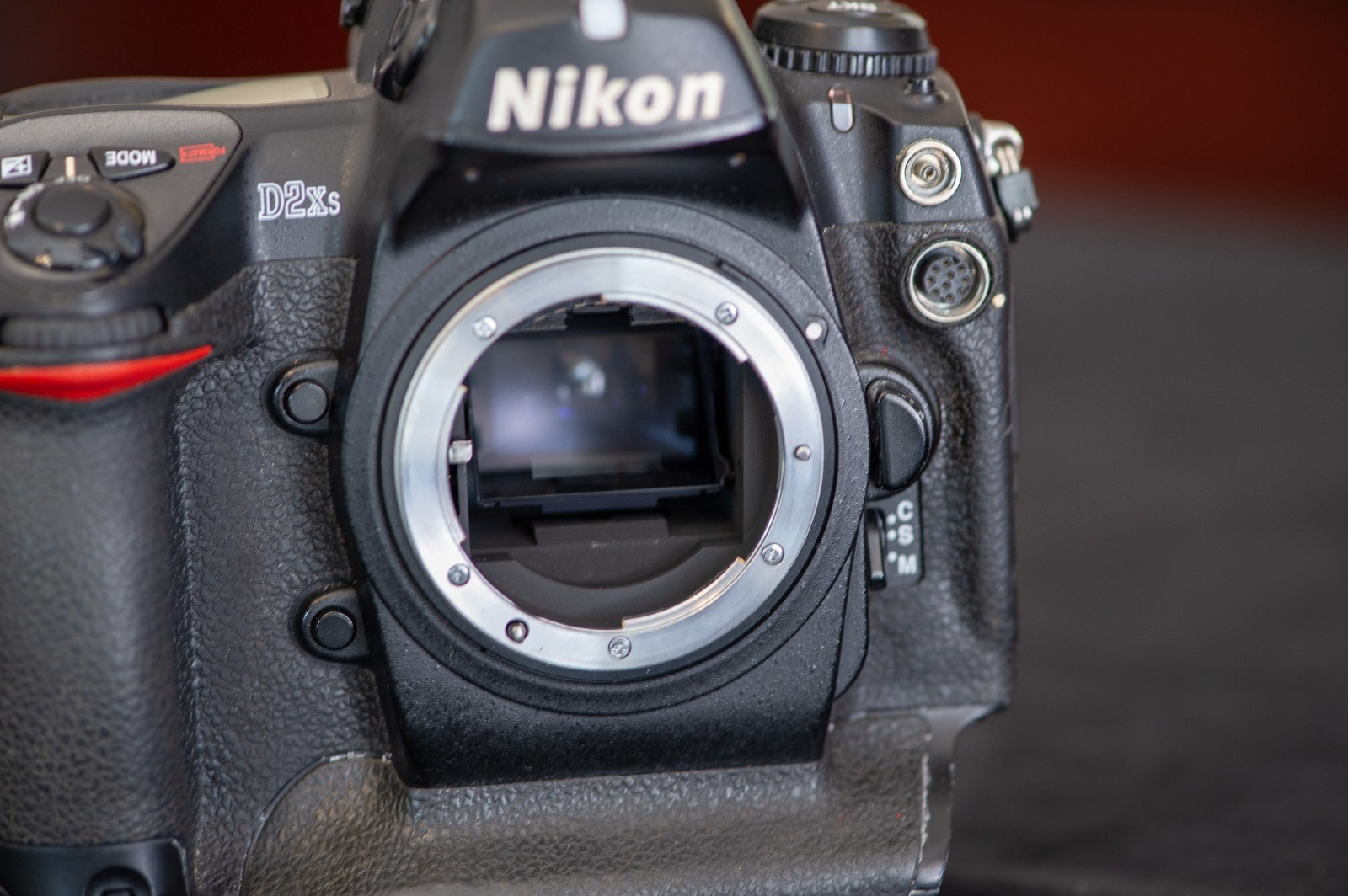 NIKON D2xs body. FOR BUYER FROM E.U. ONLY !!! Minor defects.