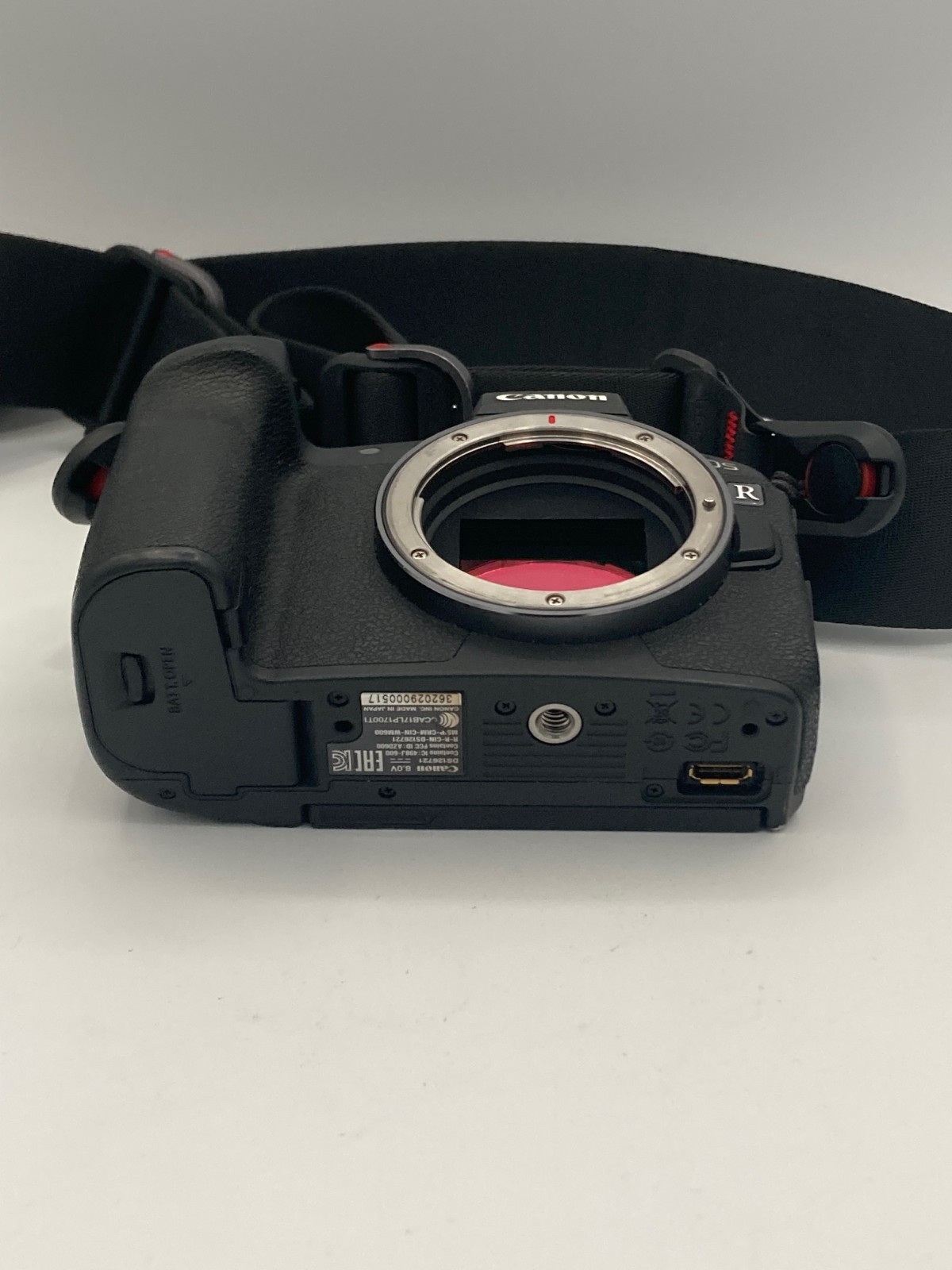 Canon EOS R Mirrorless Digital Camera Body 512GB SD Card Battery Charger Strap