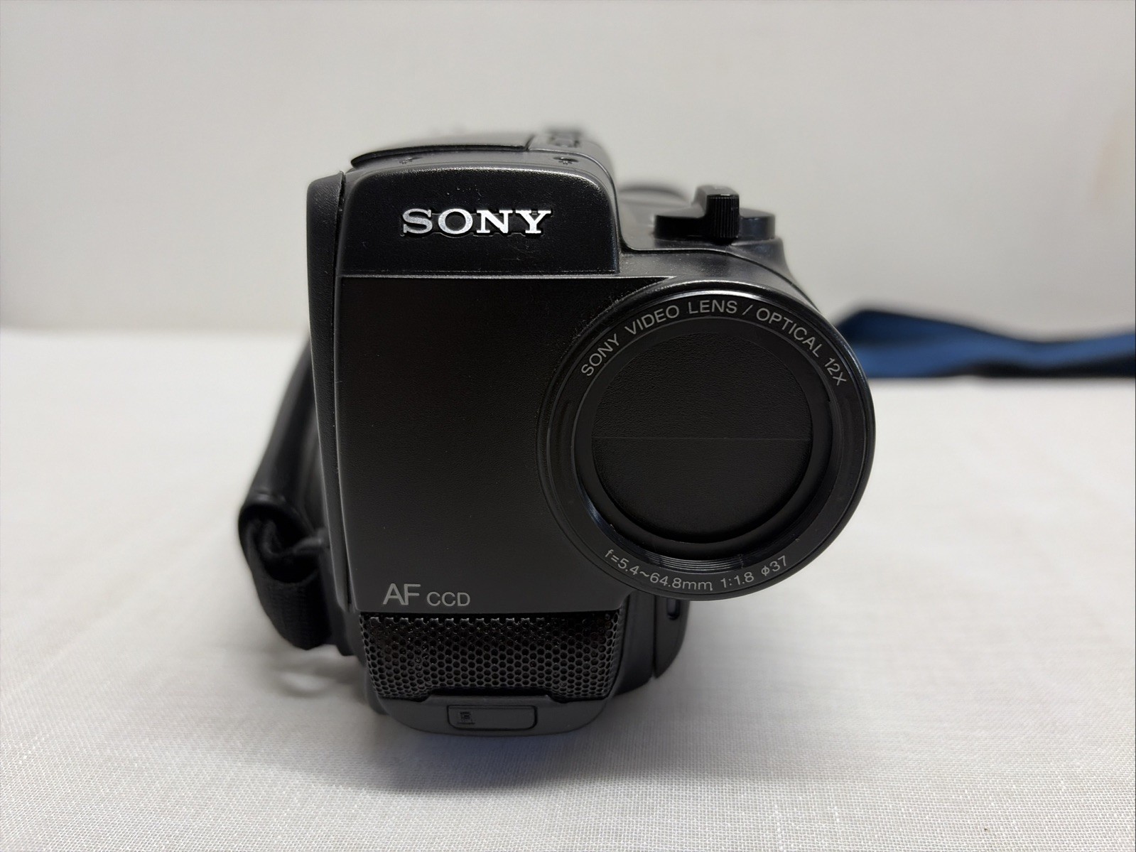 Sony CCD-TR54 Handycam Video8 8mm Video Playback Camcorder Camera Bundle