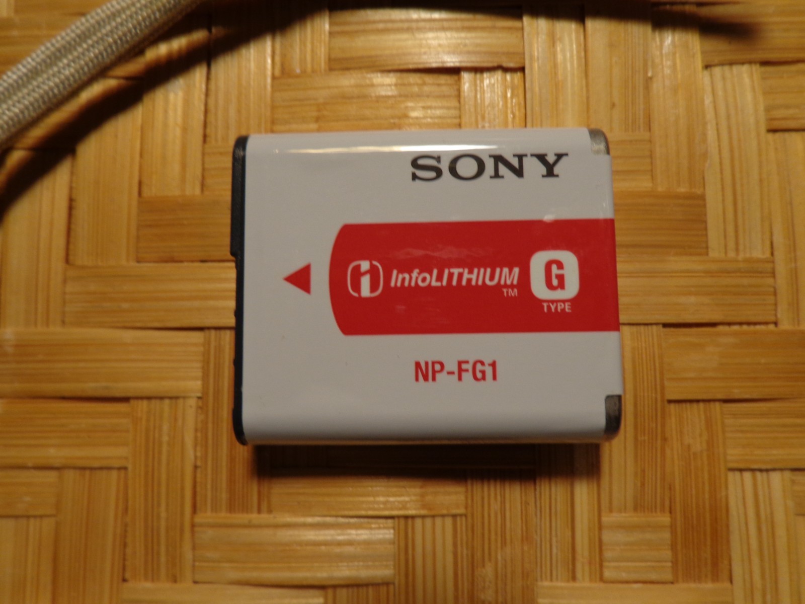 Sony Cyber Shot Exor R 18.2 Mega Pixels DSC-HX10V Silver w/ Battery Used Working