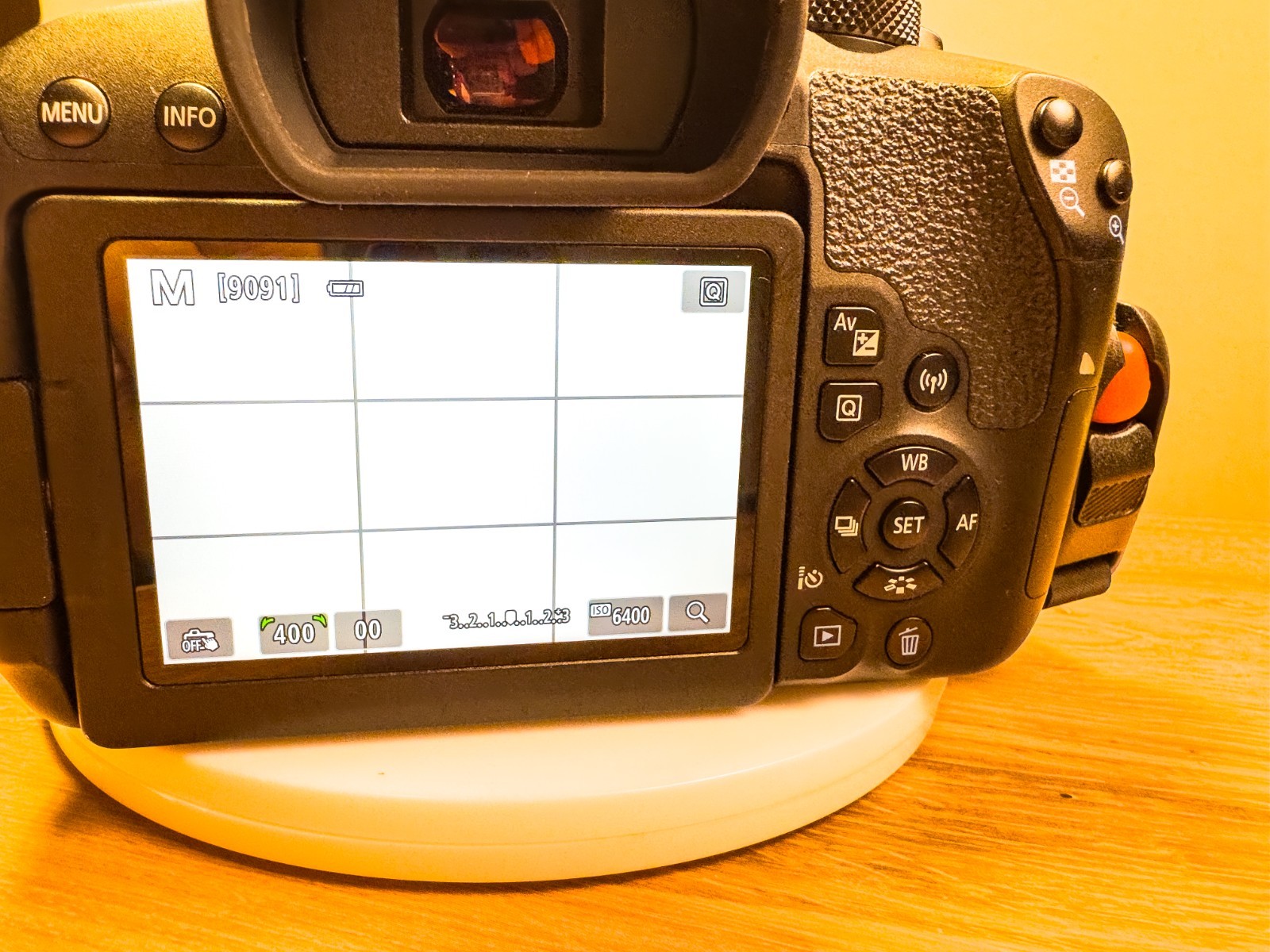 Canon EOS Rebel T7i 800D DSLR Camera w/ MF 85mm f/1.8 Portrait Lens