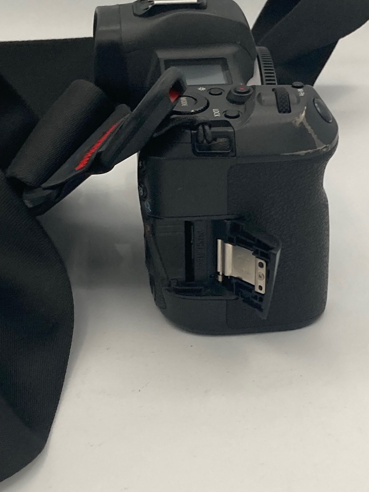 Canon EOS R Mirrorless Digital Camera Body 512GB SD Card Battery Charger Strap