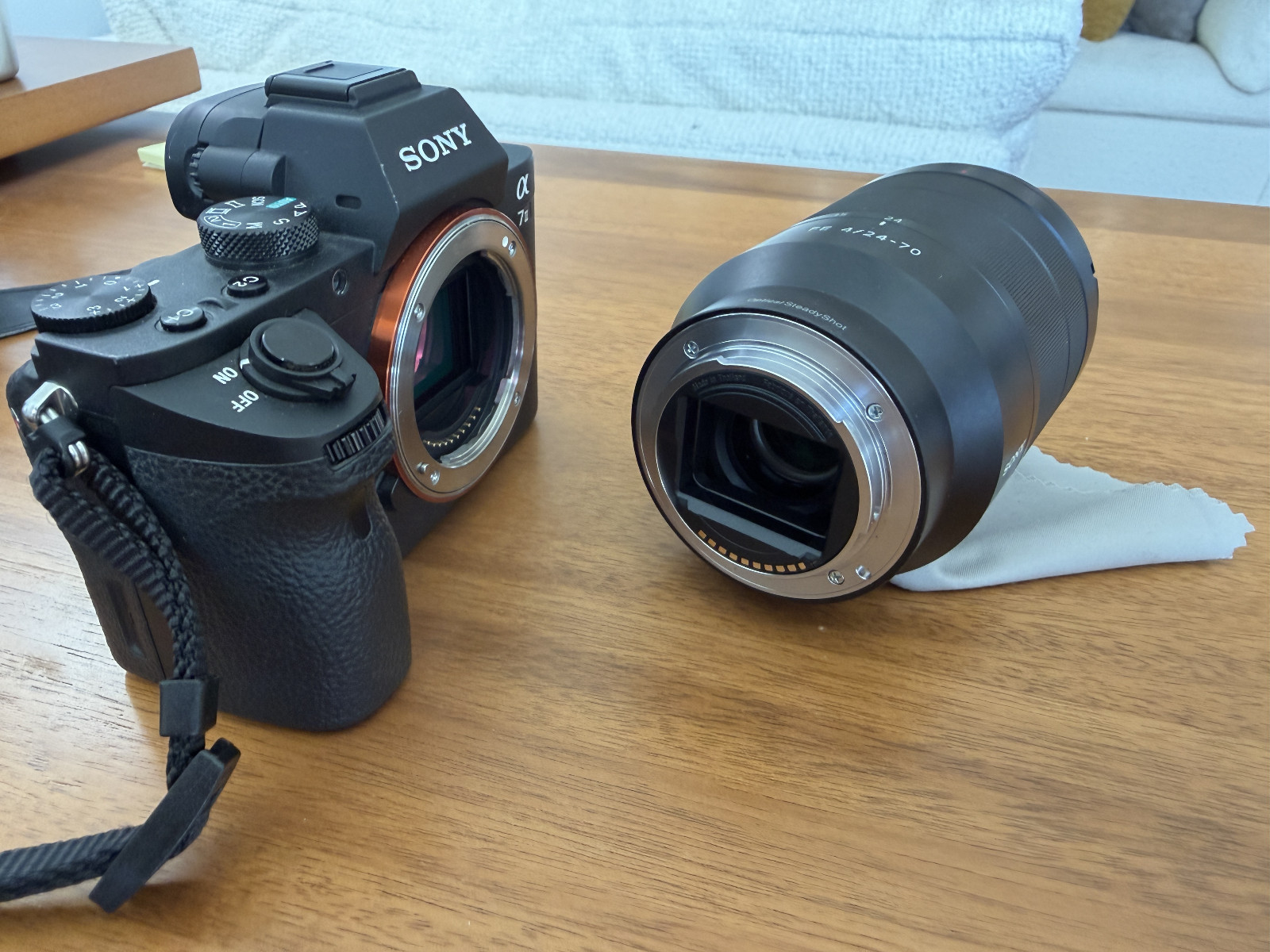 Sony Alpha a7 II ILCE-7M2 24MP Full-Frame Mirrorless + FE 24-70mm f/4 ZA OSS