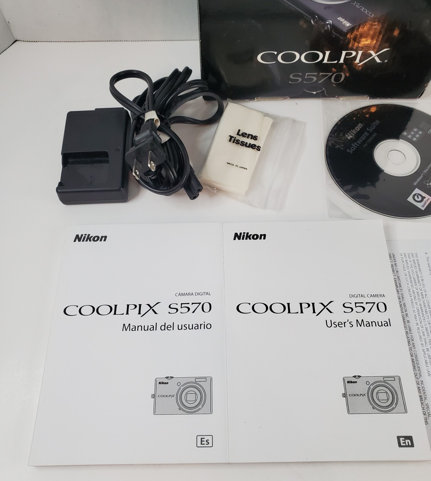 Nikon COOLPIX S570 12.0MP Compact Digital Camera Black w/Box Charger Battery