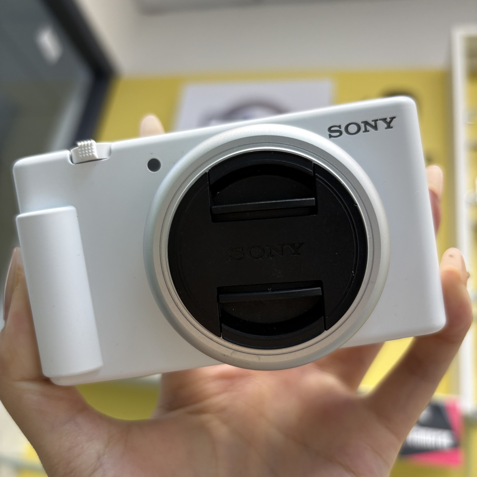 Sony ZV-1F Vlog Camera for Content Creators and Vloggers 95% New