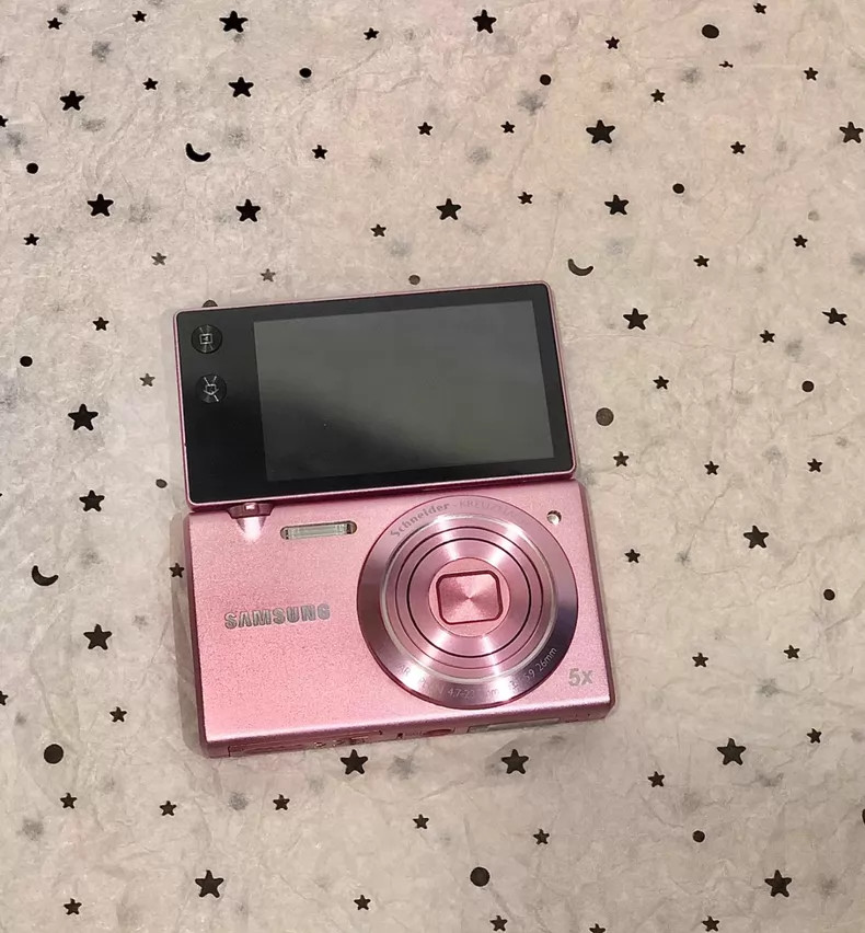 Samsung MV800 Flip-out Touch Screen Vlog Compact Digital Camera 16MP English