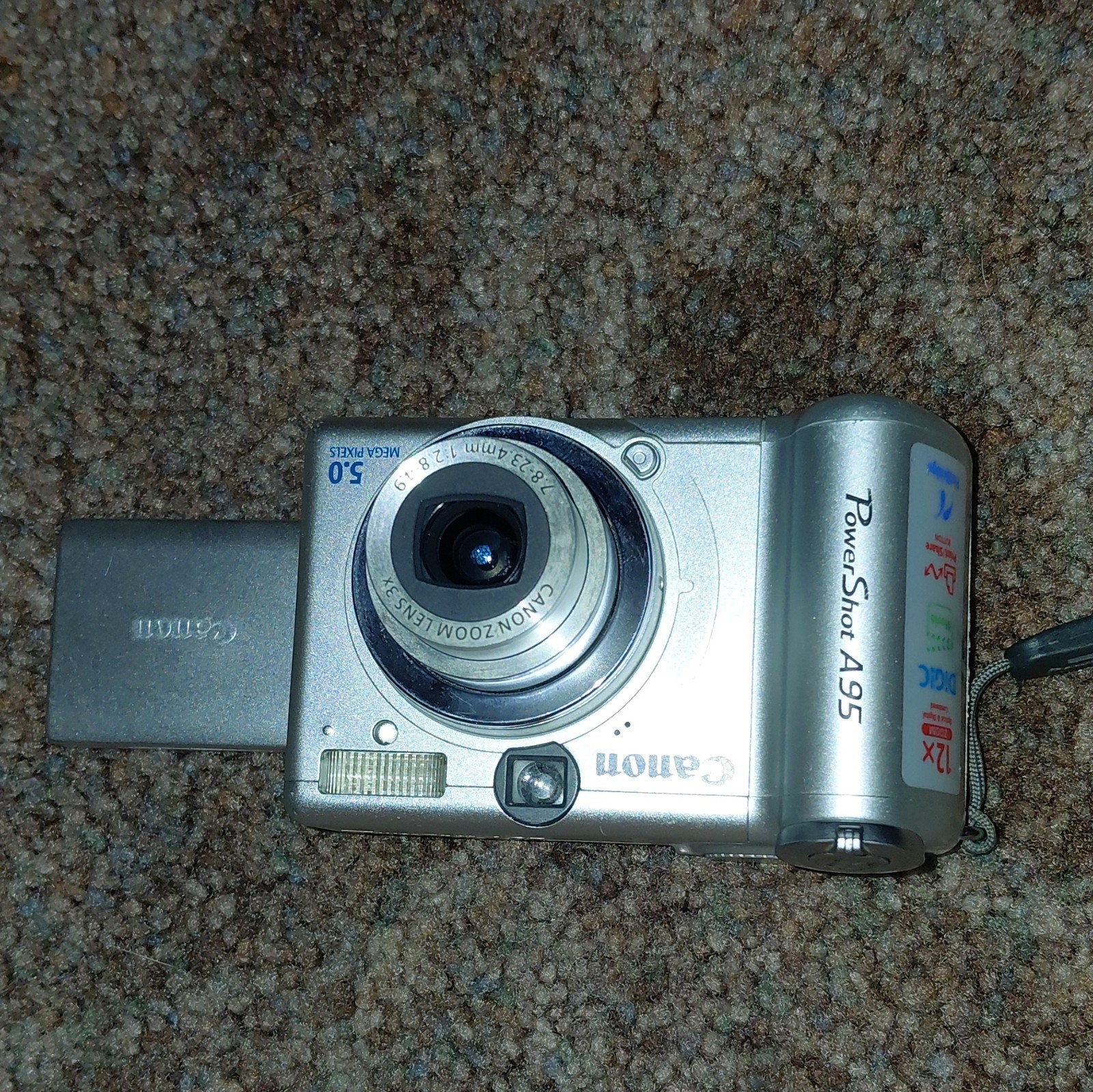 Canon PowerShot A95 5MP Compact Camera 3x Zoom 1.8in LCD Silver w Manuals