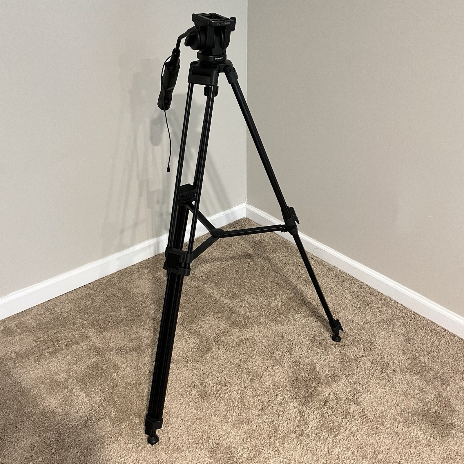 Sony VCT-1170RM Tripod for Video Cam with Fluid Head and Remote Handle