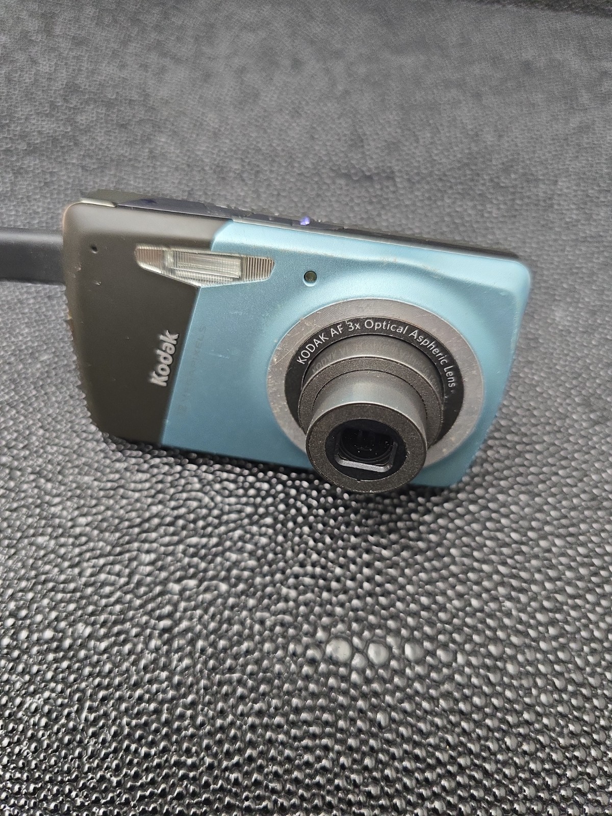 Kodak EasyShare M530 12.2MP Digital Camera With Charger Cord