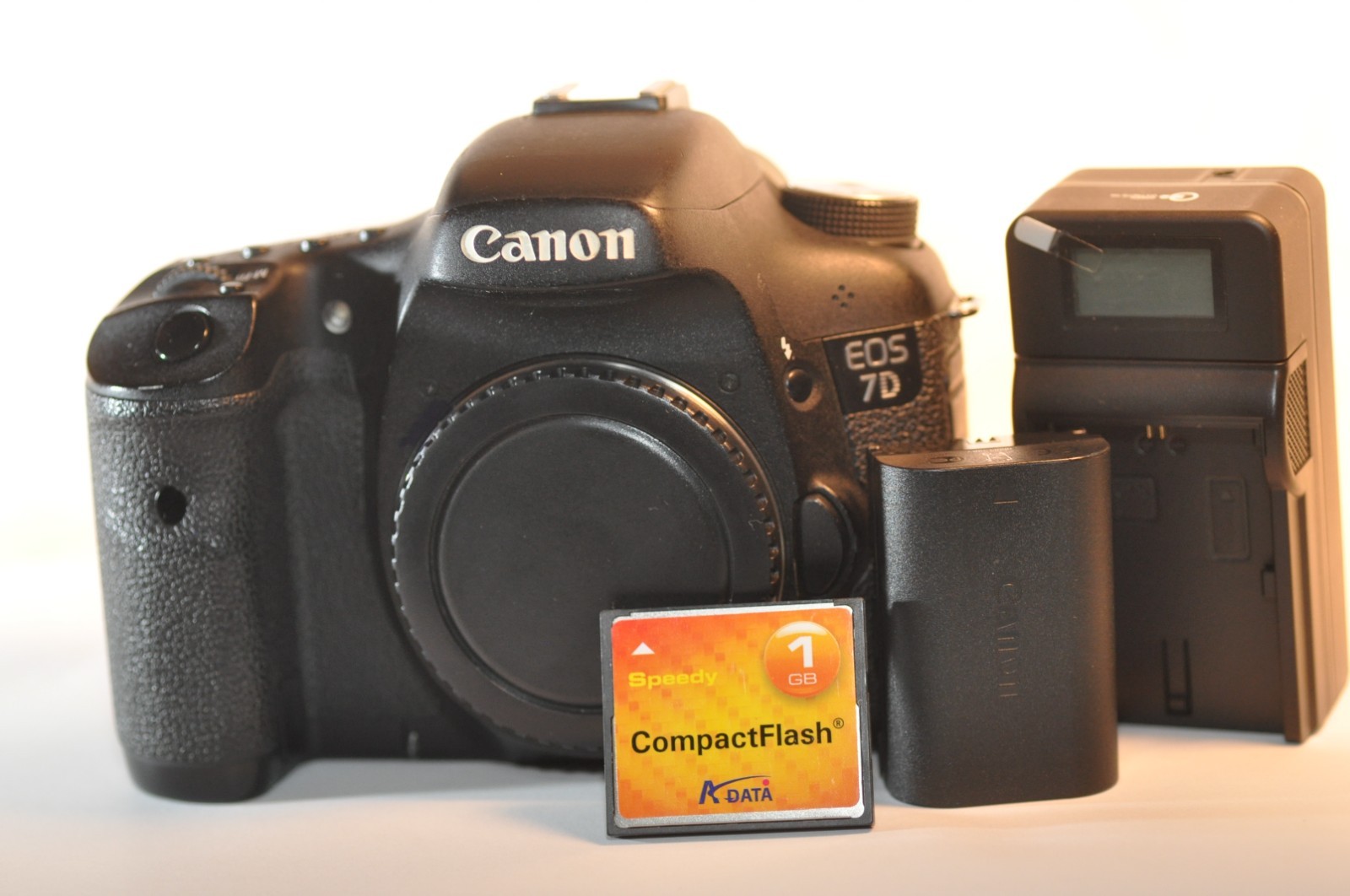 Canon 7D 18.0 MP DSLR camera body ONLY battery charger 1GB card TESTED working