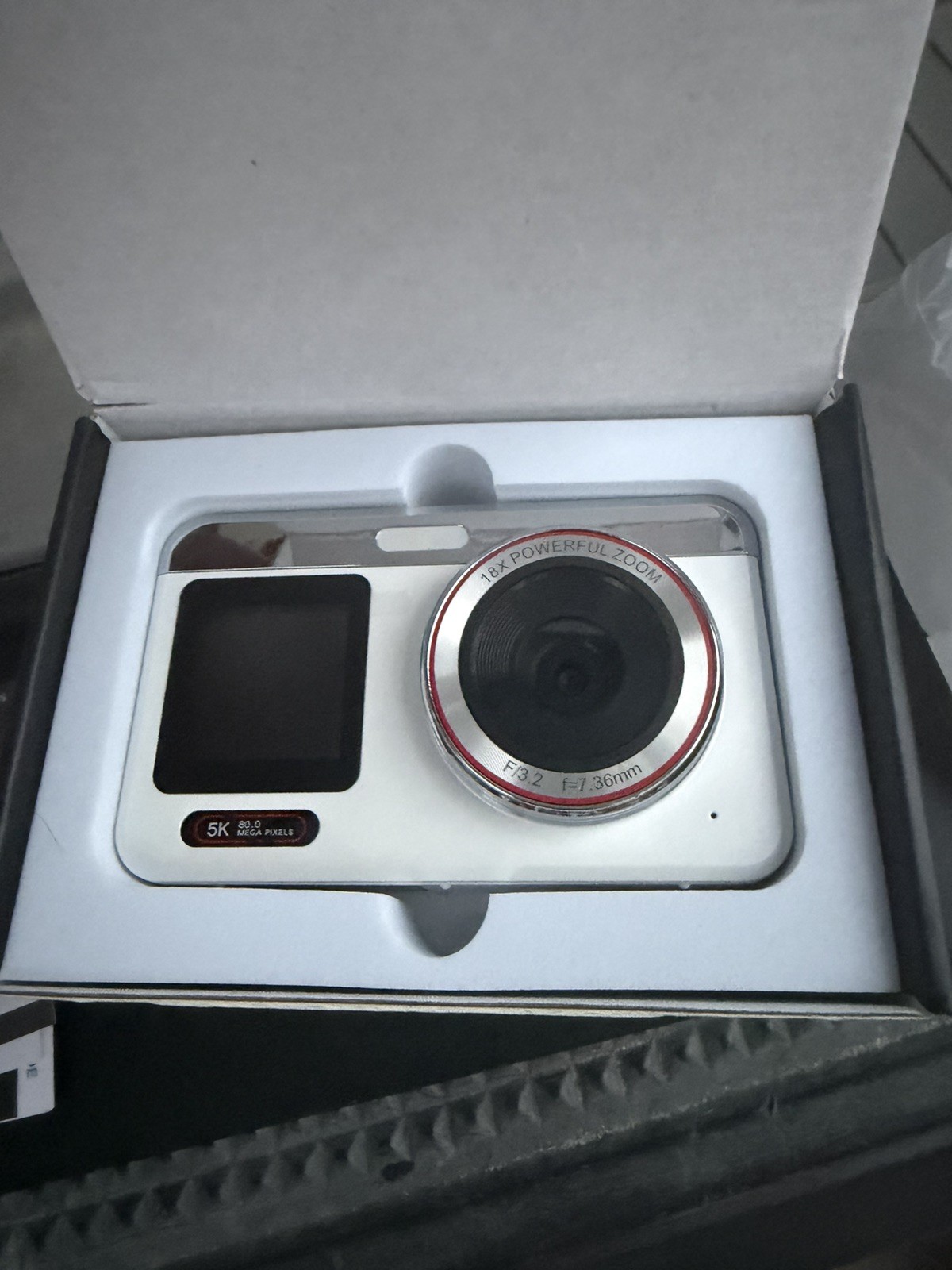 Hoorola 5K Digital Camera 80MP 18x Zoom Compact White Built-in Flash USB