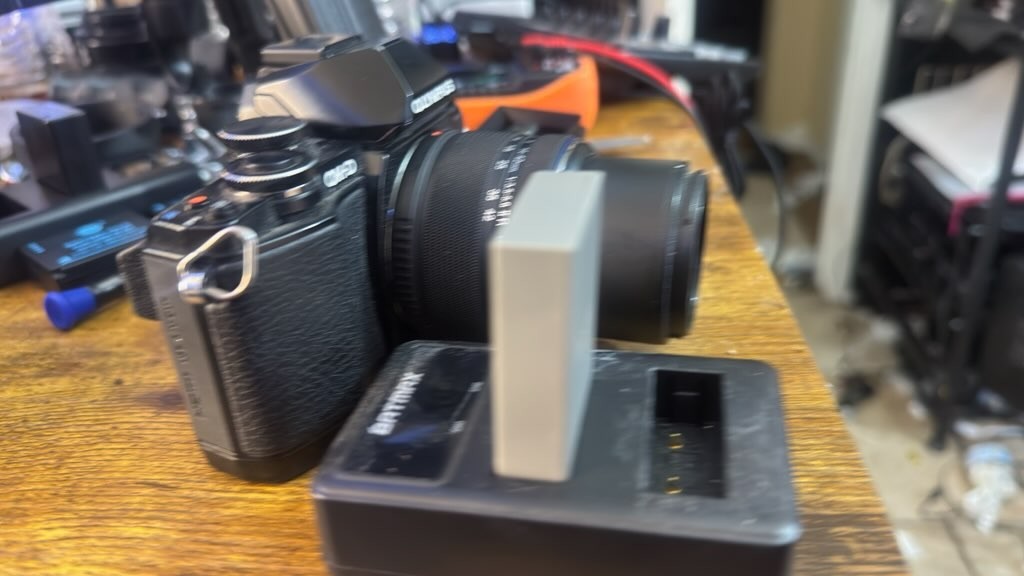 Olympus OM-D E-M10 16.1MP M4/3 Body With Olympus 14-42 IIR Lens + 2 Batteries