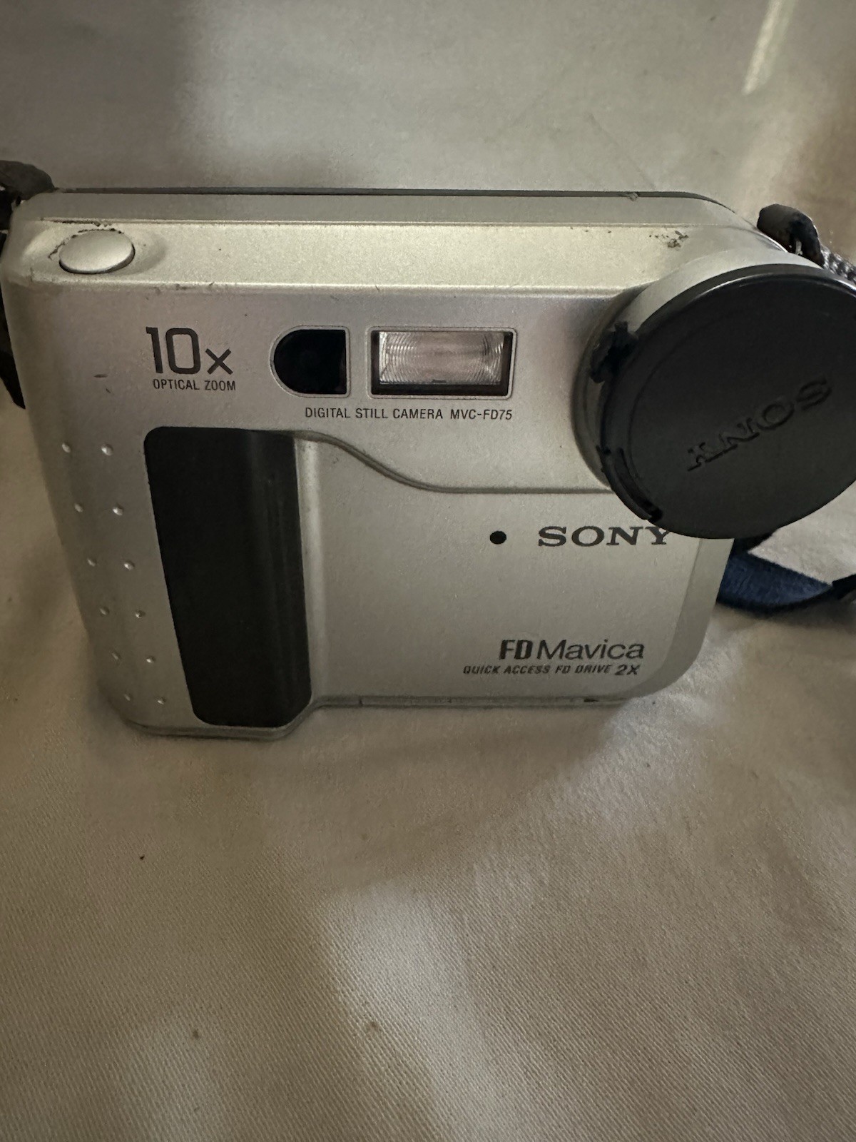 Sony Mavica MVC-FD71 Digital Camera/ Battery/ Sony Mavica Bag Vintage/DWk175
