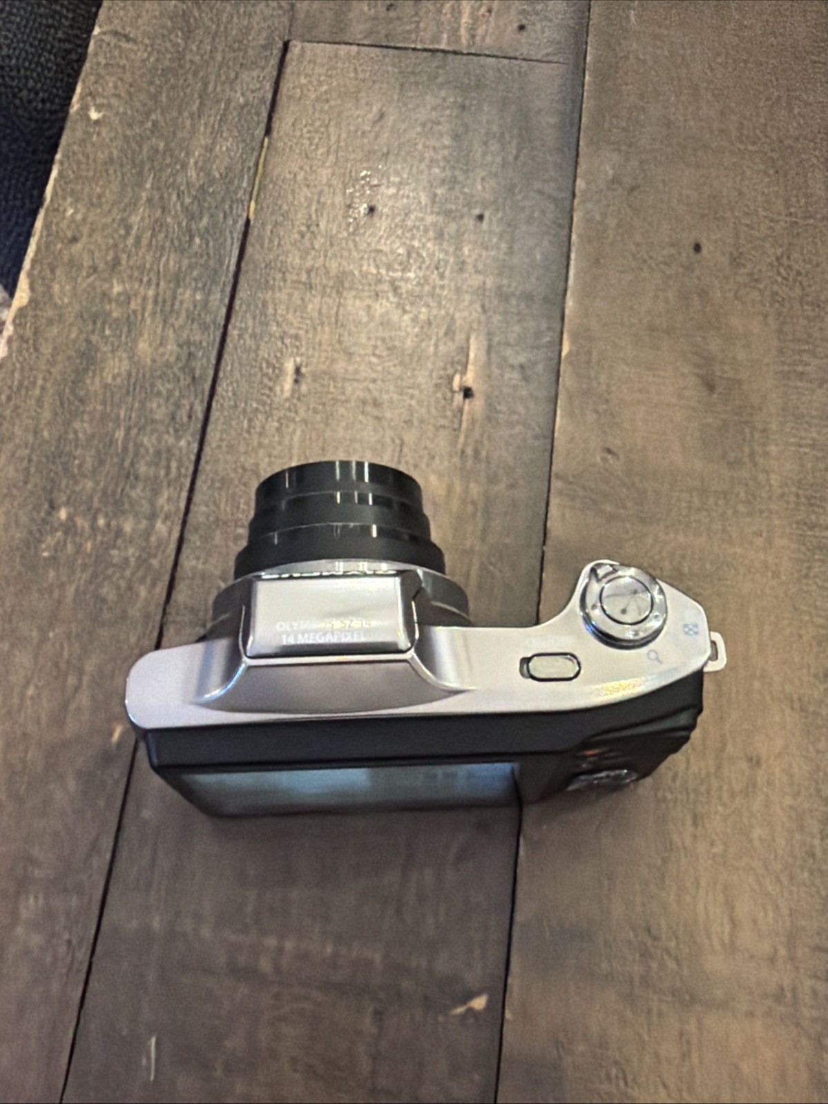 OLYMPUS SZ-14 – 14 MP Digital Camera – 720p HD Video w/ Charger, Sd Card Tested