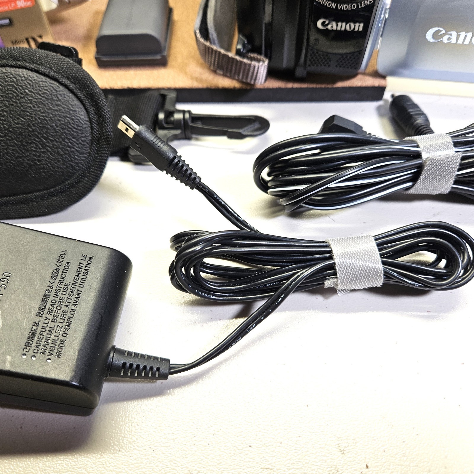 Canon ZR900 ZR900A MiniDv Stereo Camcorder VCR Player Video Transfer Bundle