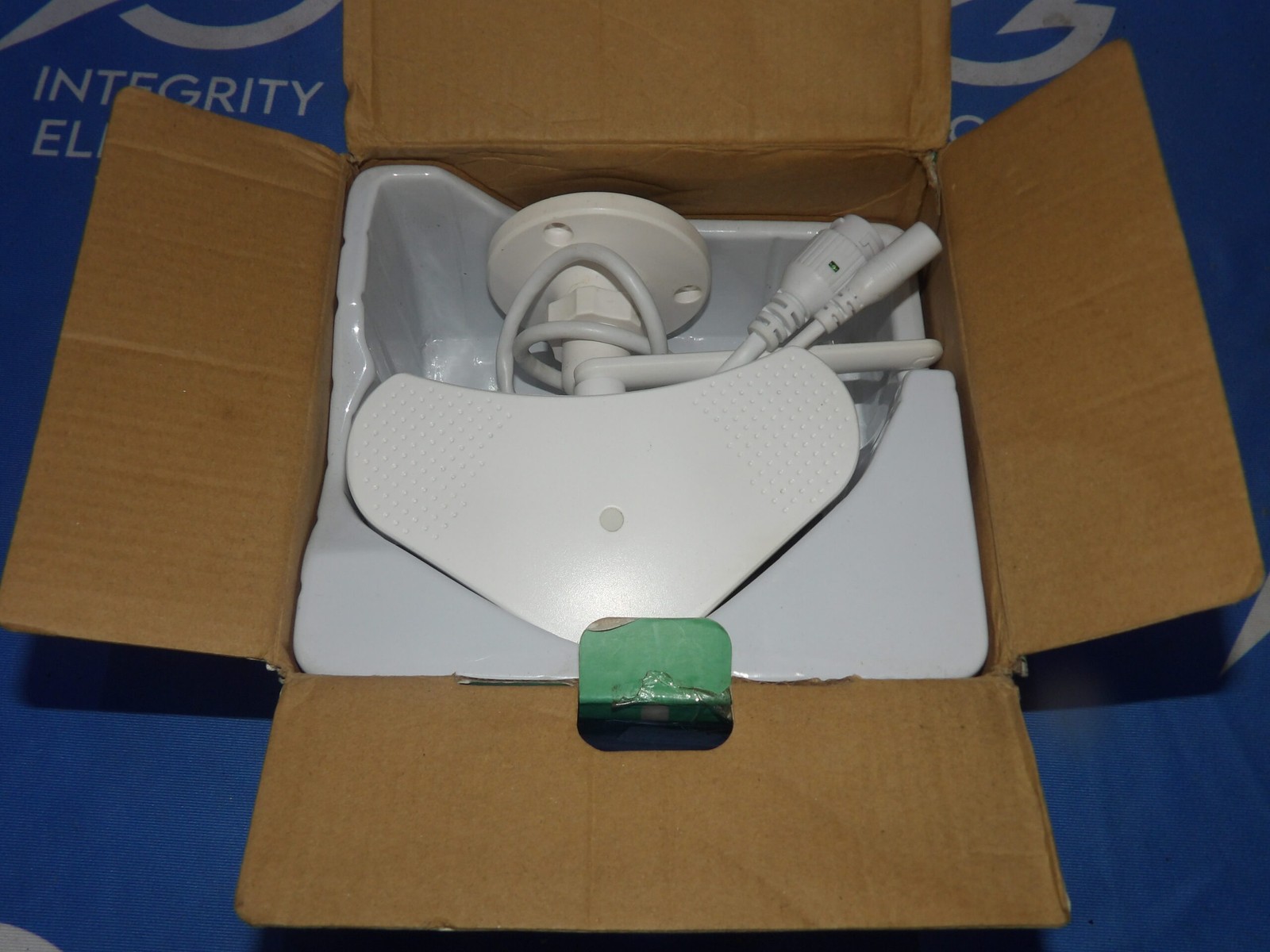 NIB Puwell WP605-F1WW Dual Lens Security Camera + 1 Year Warranty