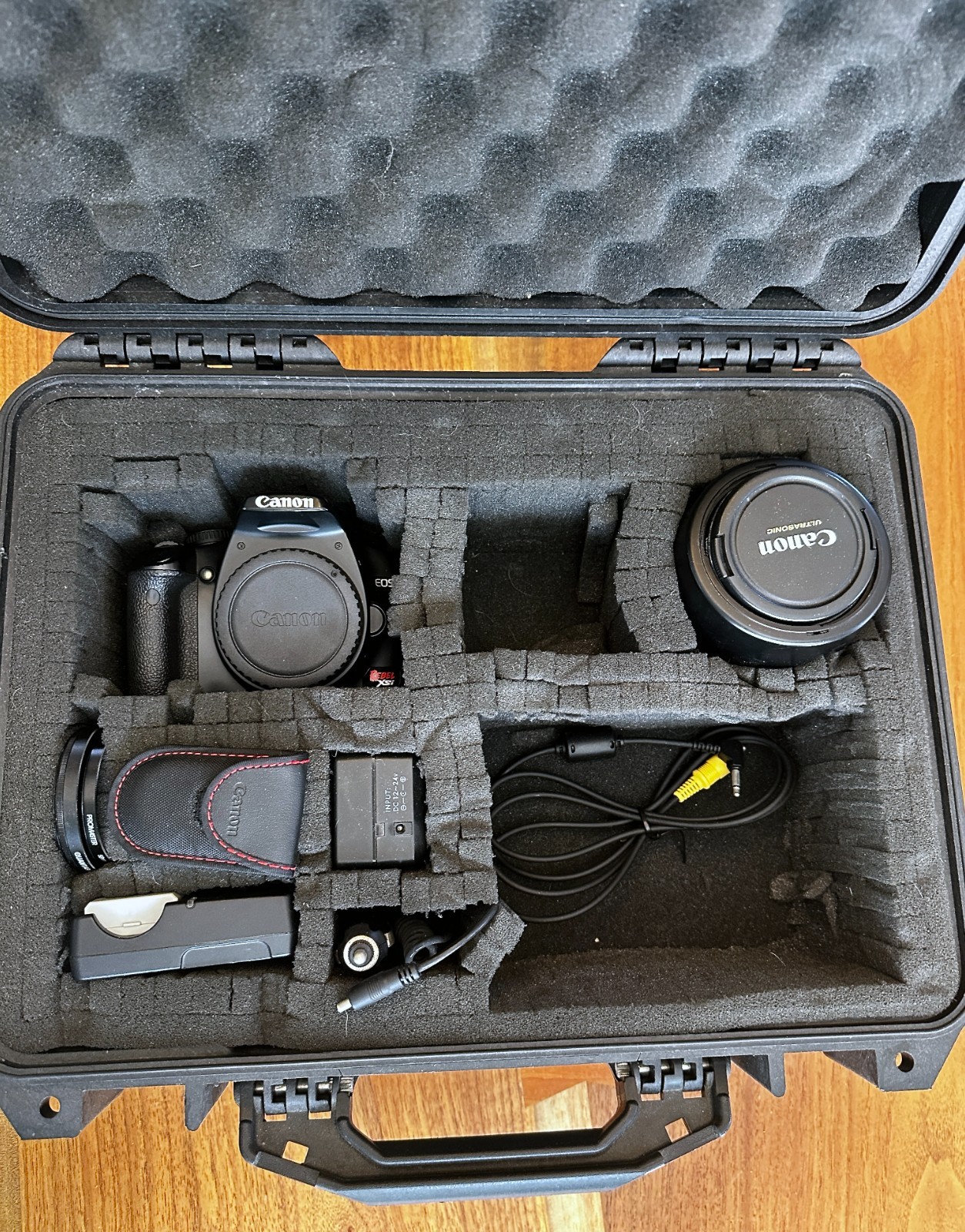 Canon EOS Rebel XSI Digital SLR Camera w/ 18-55mm IS Lens and Pelican case