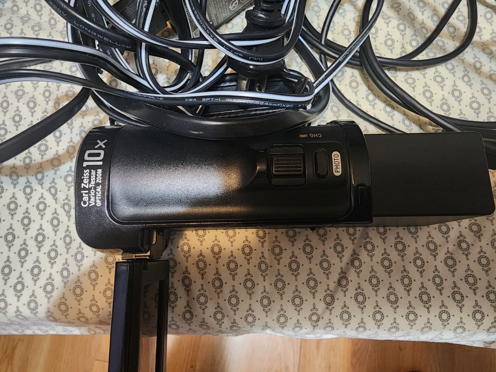 SONY HDR-CX100E FHD Handycam Digital Camcorder +Battery, Charger,Cords, Mem Card