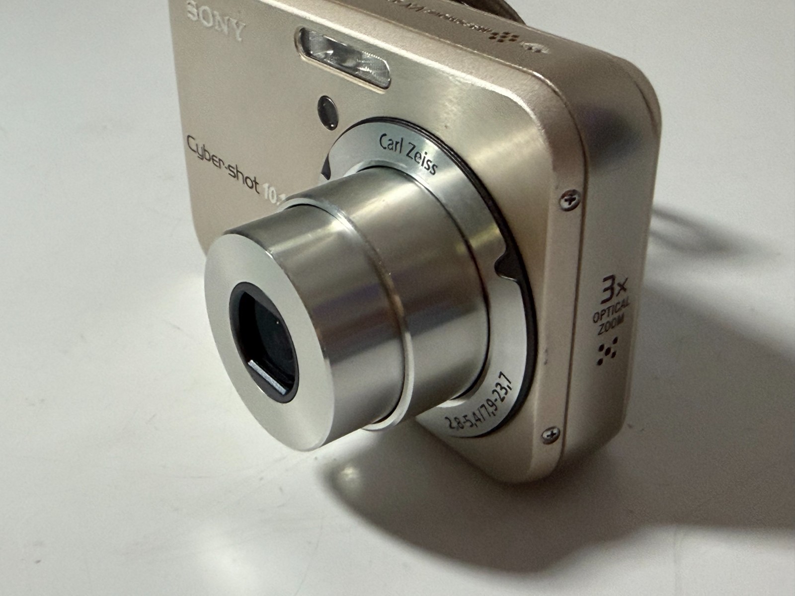 Sony Cyber-shot DSC-N2 10.1MP Digital Camera – Gold with Battery 4GB SD -TESTED