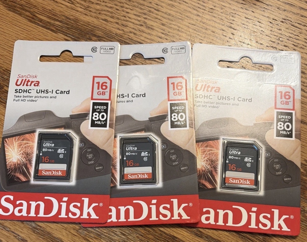 Three Sandisk SDHC Ultra C10 16GB SDSDUNS-016G-GN3IN
