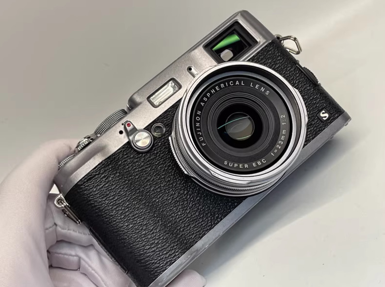 FUJIFILM FinePix X100S Silver 16.3MP Compact Digital Camera Point & Shot 90%New
