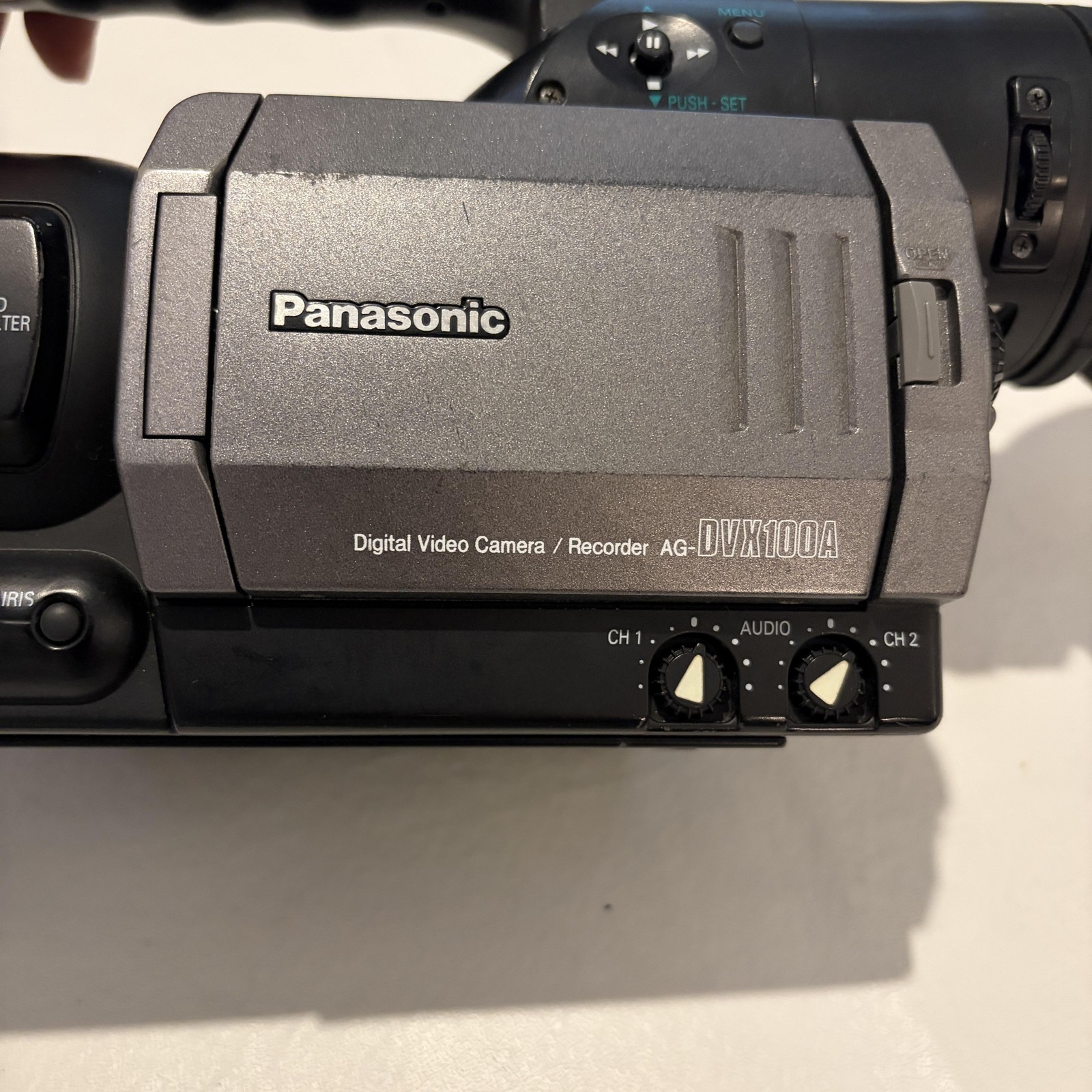 Panasonic AG-DVX100A MiniDV Professional Camcorder 3CCD 10x Leica Untested Black