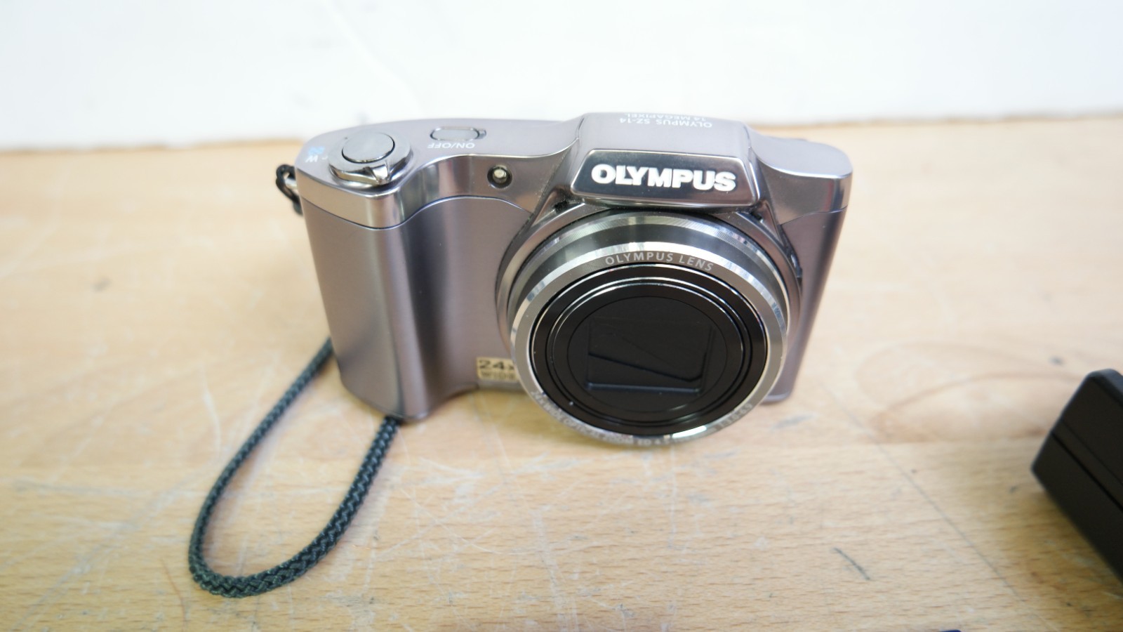 Olympus SZ-14 14MP Digital Camera w/24x Optical Zoom Silver Tested working