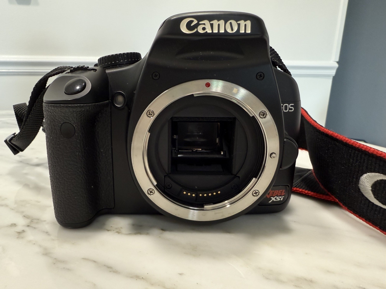 CANON EOS Rebel xsi 450D (body only), w/ manual, Canon battery and charger