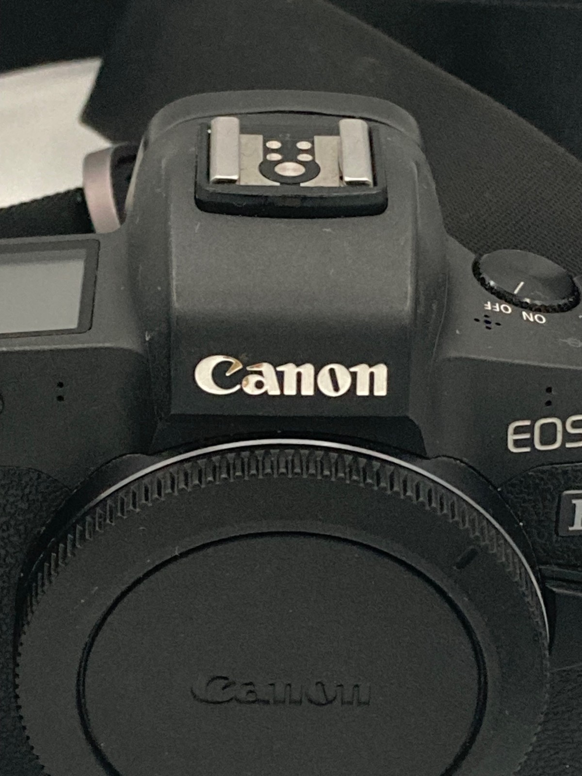 Canon EOS R Mirrorless Digital Camera Body 512GB SD Card Battery Charger Strap