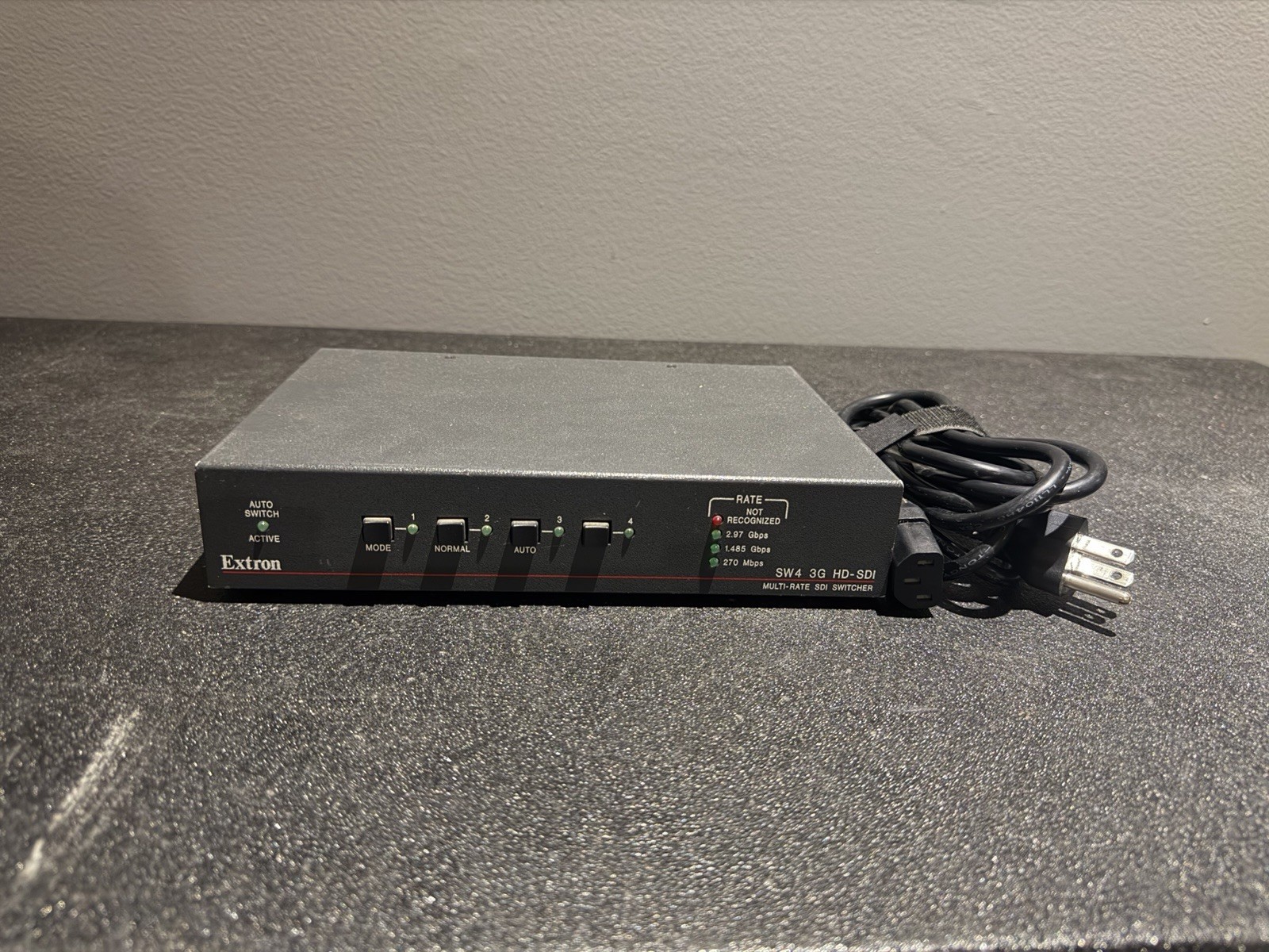 Extron SW4 3G HD-SDI 4×2 Switcher 3G/HD/SD-SDI RS-232 Tabletop