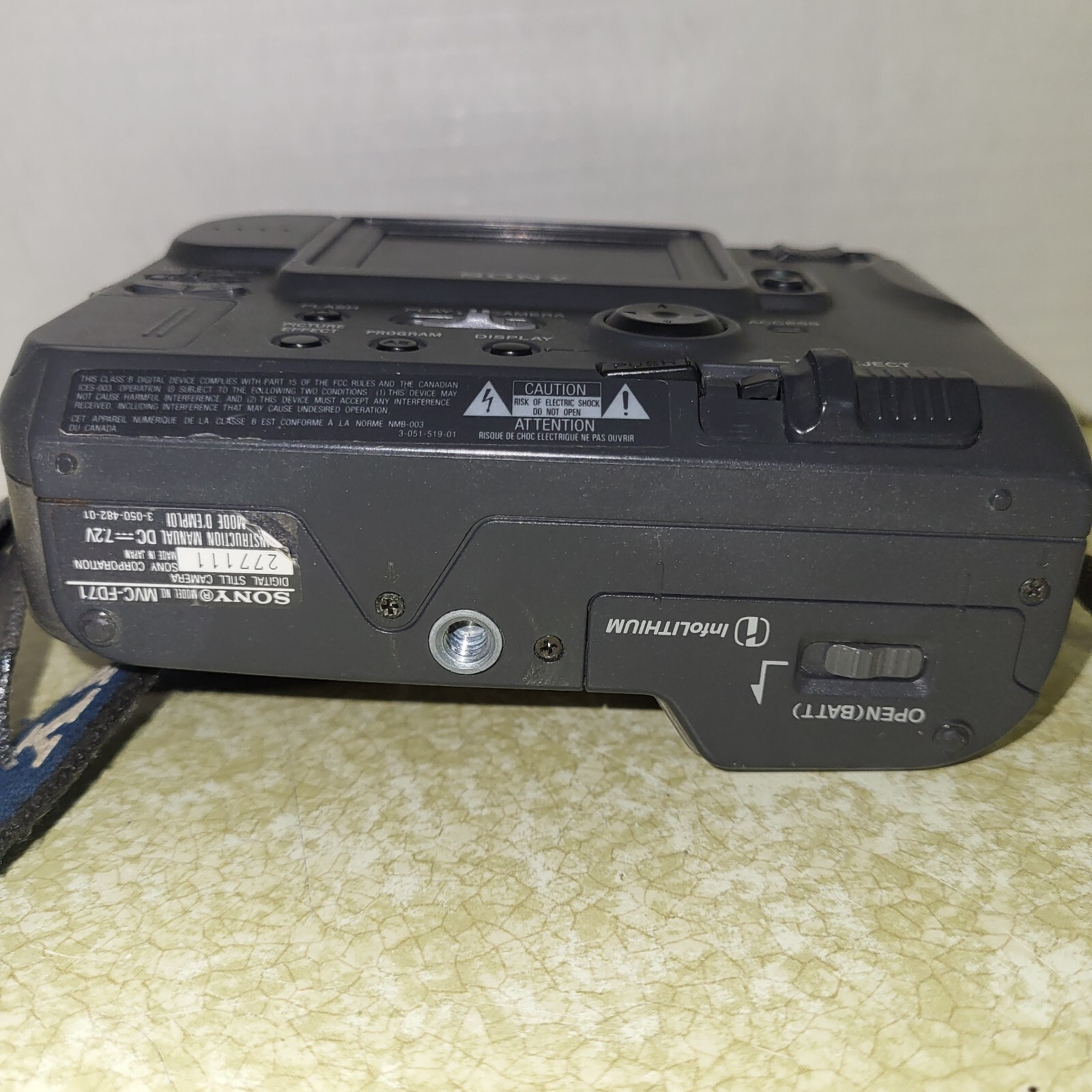 Sony Mavica MVC-FD71 0.4MP Digital Camera – Metallic gray
