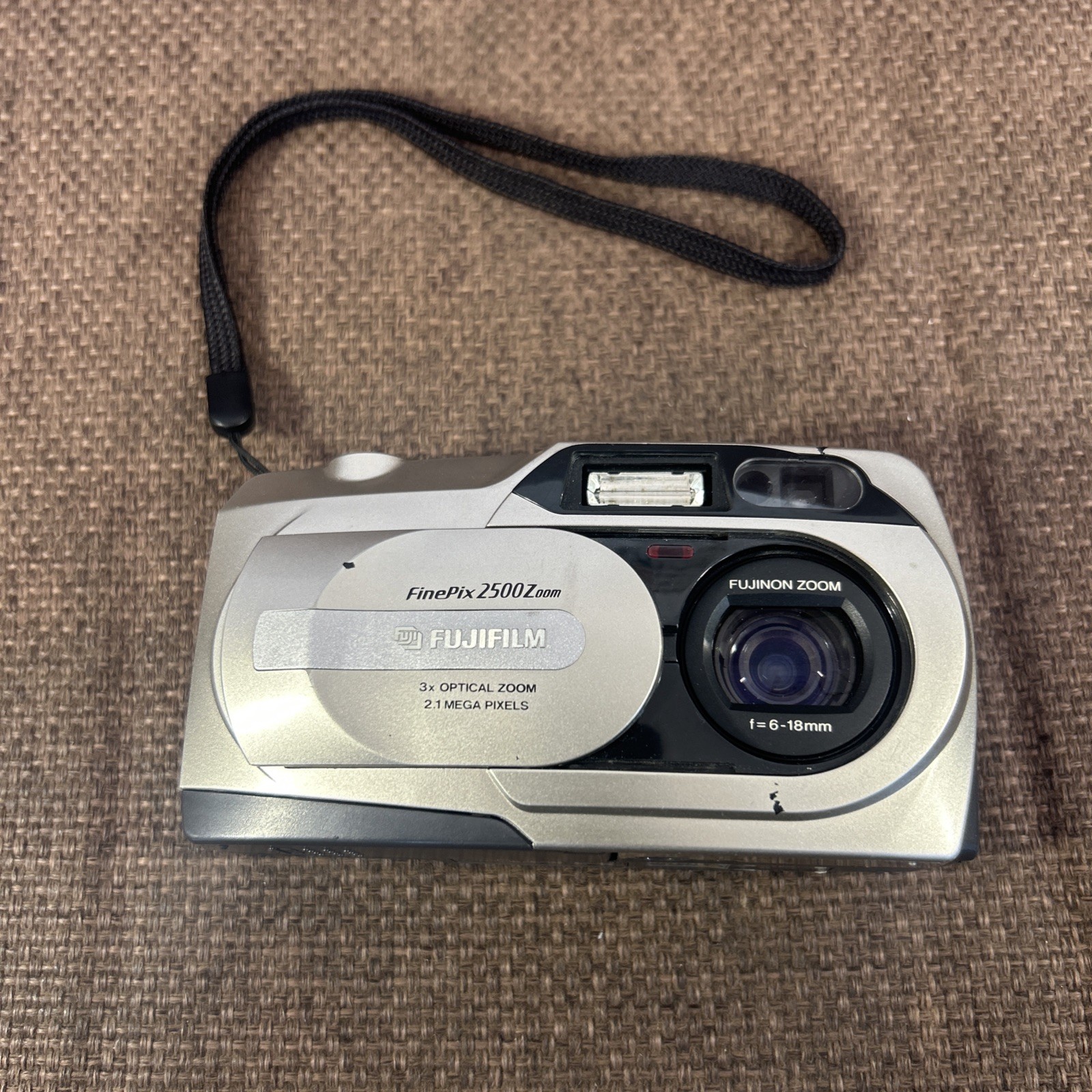 FUJIFILM FinePix 2500Z Compact digital camera AA battery powered Made in Japan