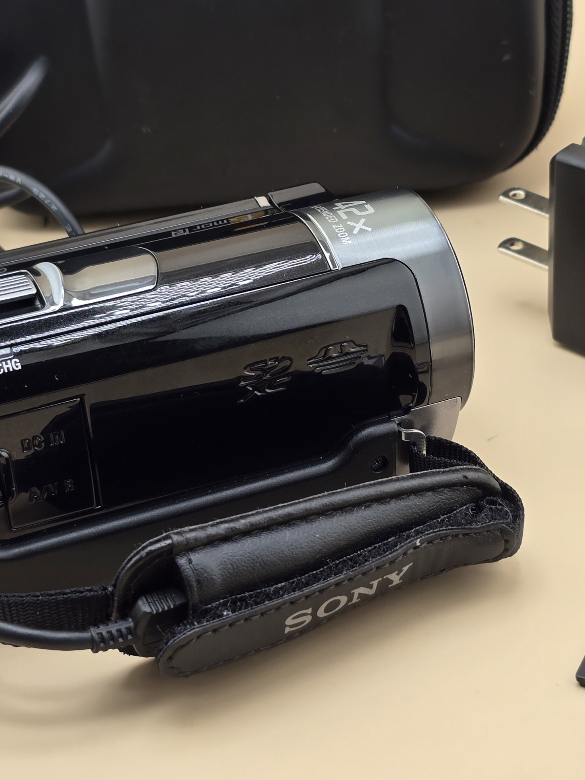 Sony HDR-CX130 Handycam Digital Video Camera w/ Battery, Charger & 16Gb SD card