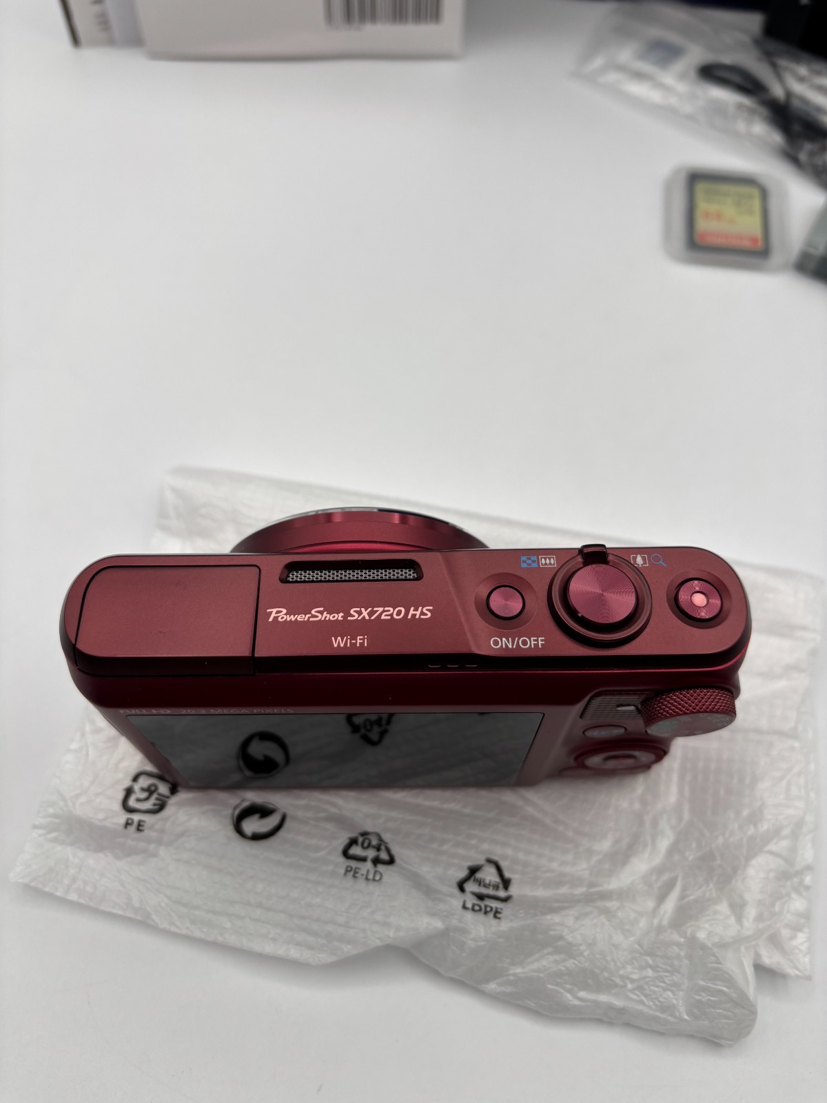 Canon PowerShot SX720 HS 20.3MP Compact Digital Camera Red Bundle MINT