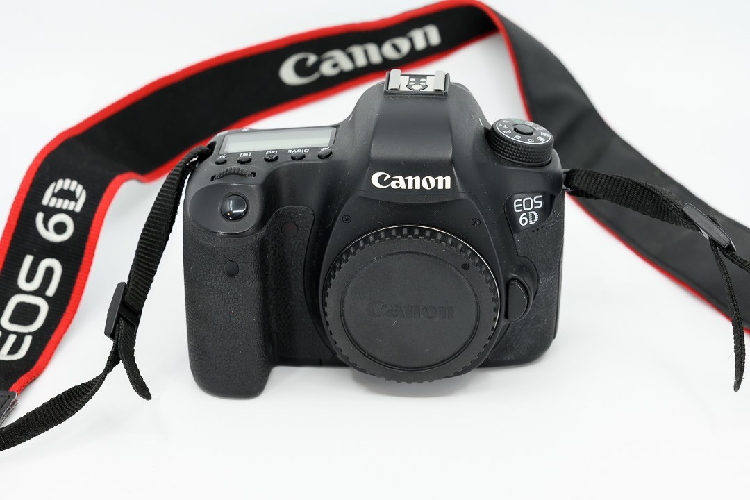 Canon EOS 6D 20.2MP Full Frame DSLR Camera Body Only – Excellent – 2 Batteries