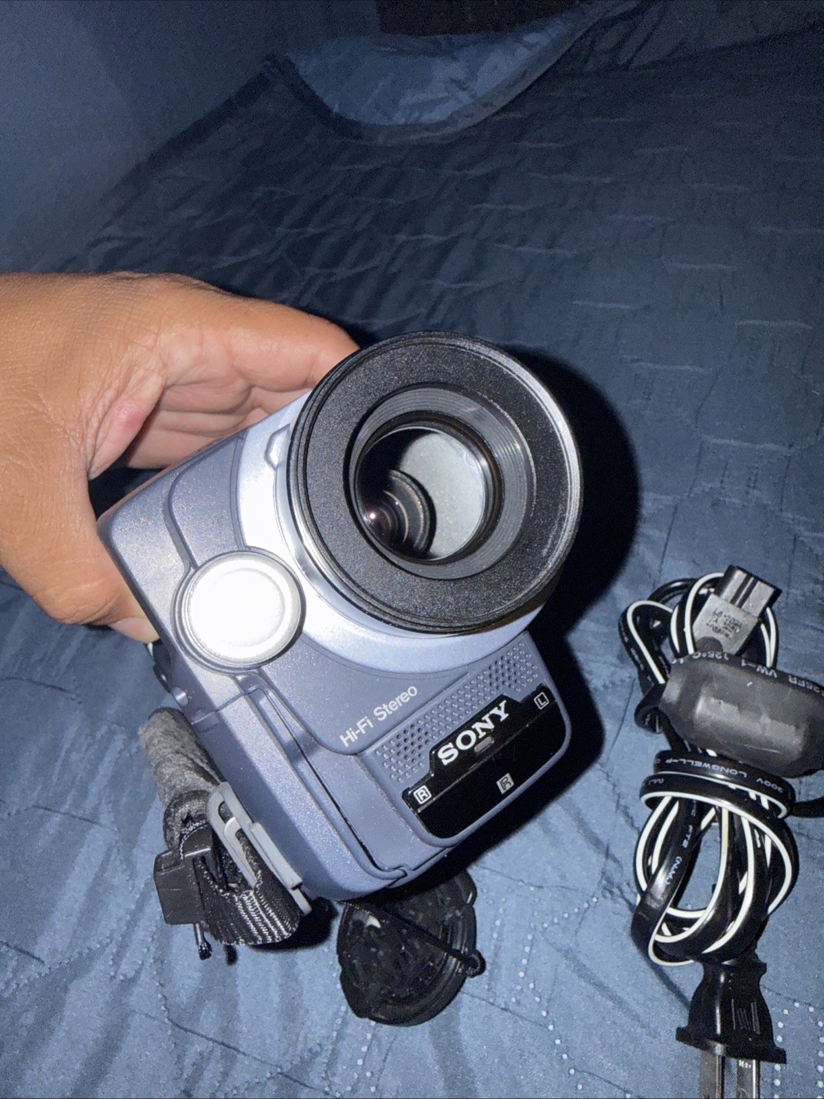 Sony Handycam DCR-TRV140 NTSC Digital 8 w/Nightshot – TESTED W/ Adapter Charger