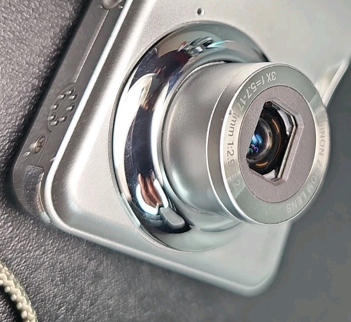 Nice Fujifilm Finepix A220 Compact 12.2MP Digital Camera Silver – TESTED -Read~~