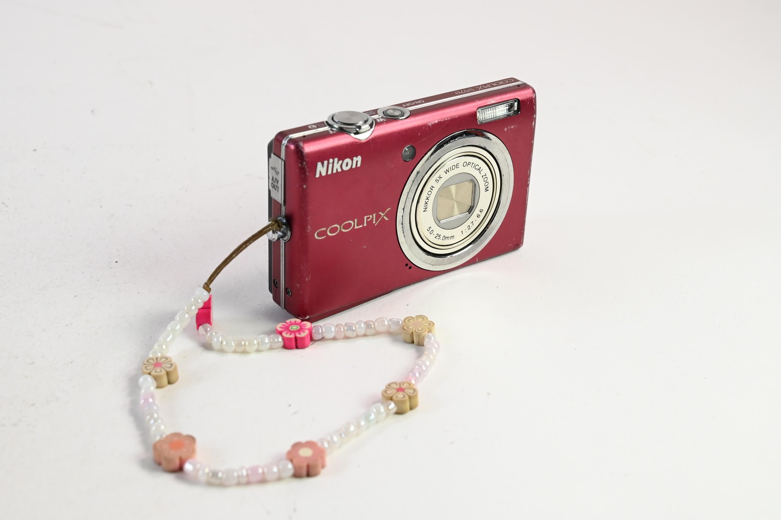 Nikon Coolpix S570 12MP Digital Camera w/5x Zoom #G321