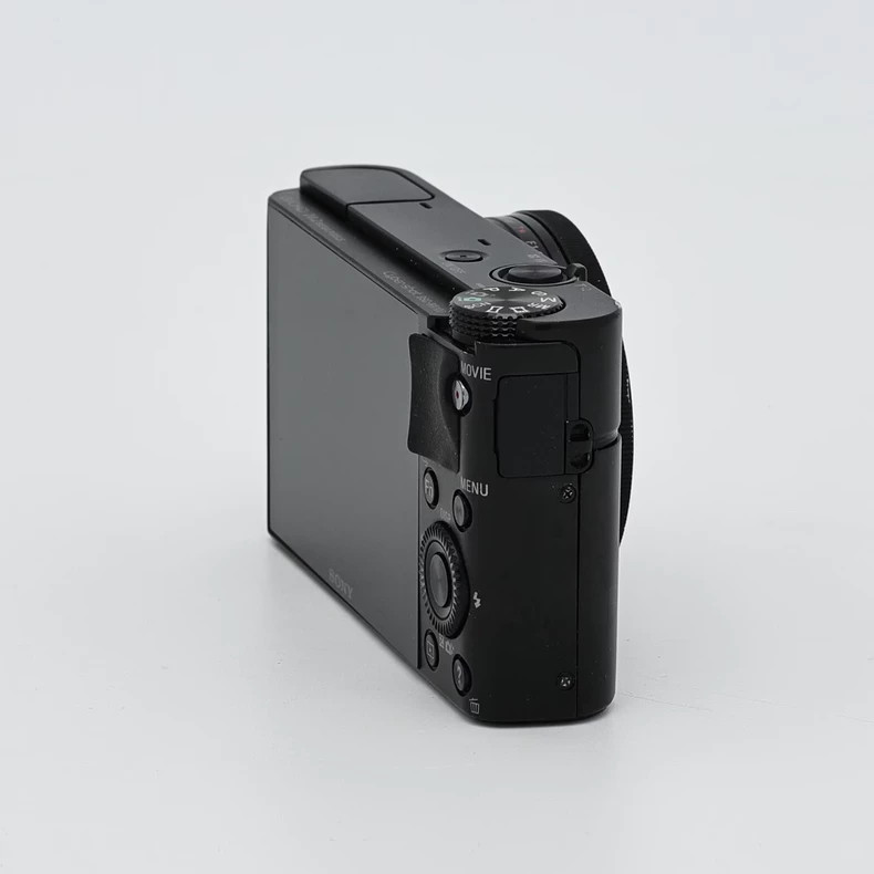 Sony RX100 20.2 MP 3.6 x Zoom 1080p HD Compact Digital Camera with Accessories