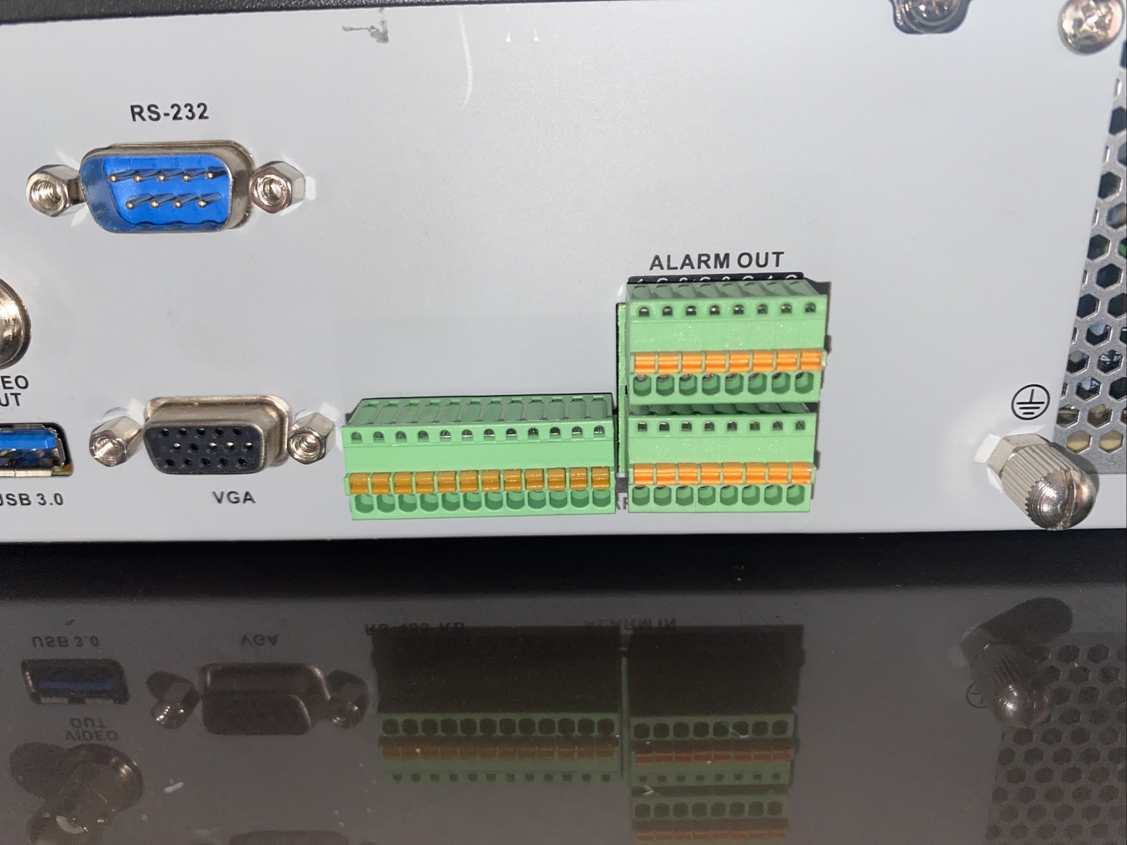 LTS LTN8932 32ch h.264 nvr cvbs 4 sata ac 100-240v